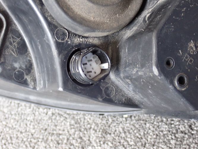 FIAT PUNTO GRANDE PRAVE PREDNE SVETLO