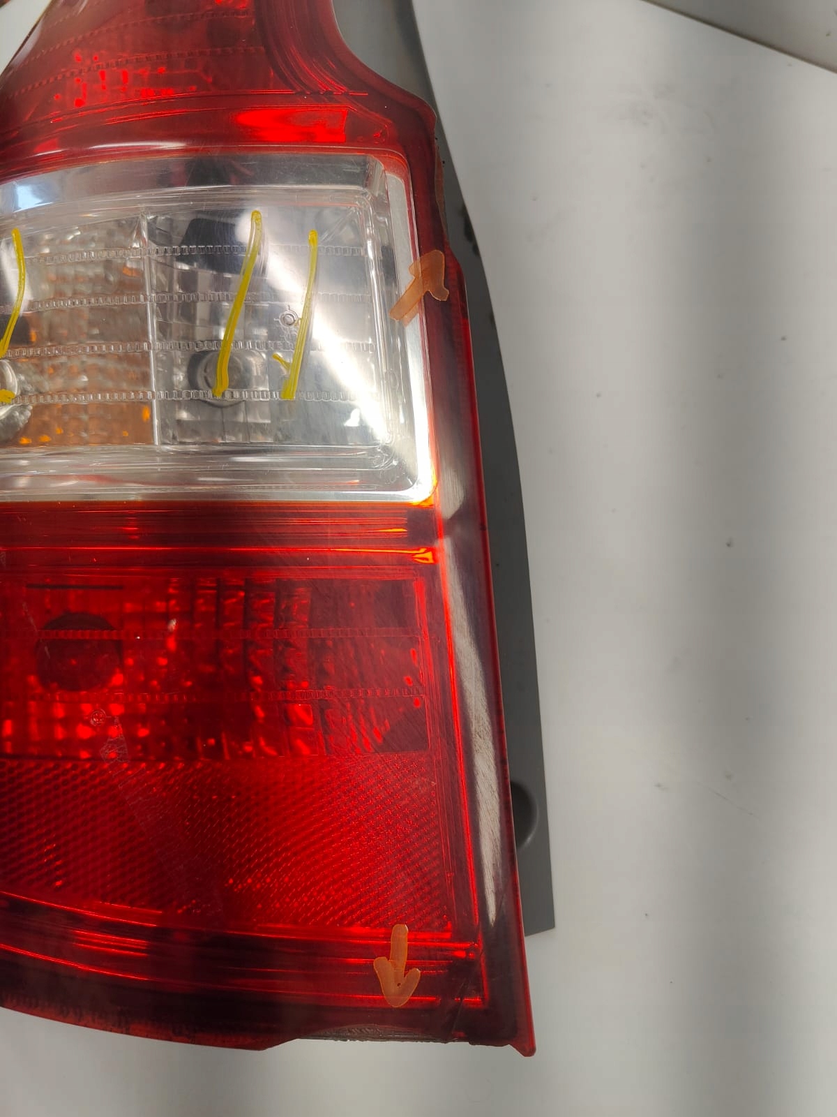 Hyundai i30 kombi 92401-2R1 LAVE ZADNE SVETLO JEMNE POSKODENIE