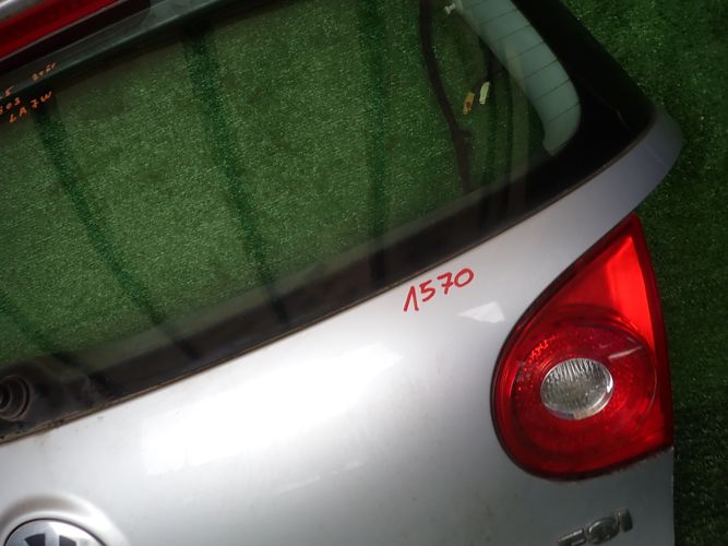 VW GOLF V HB ZADNÁ KAPOTA