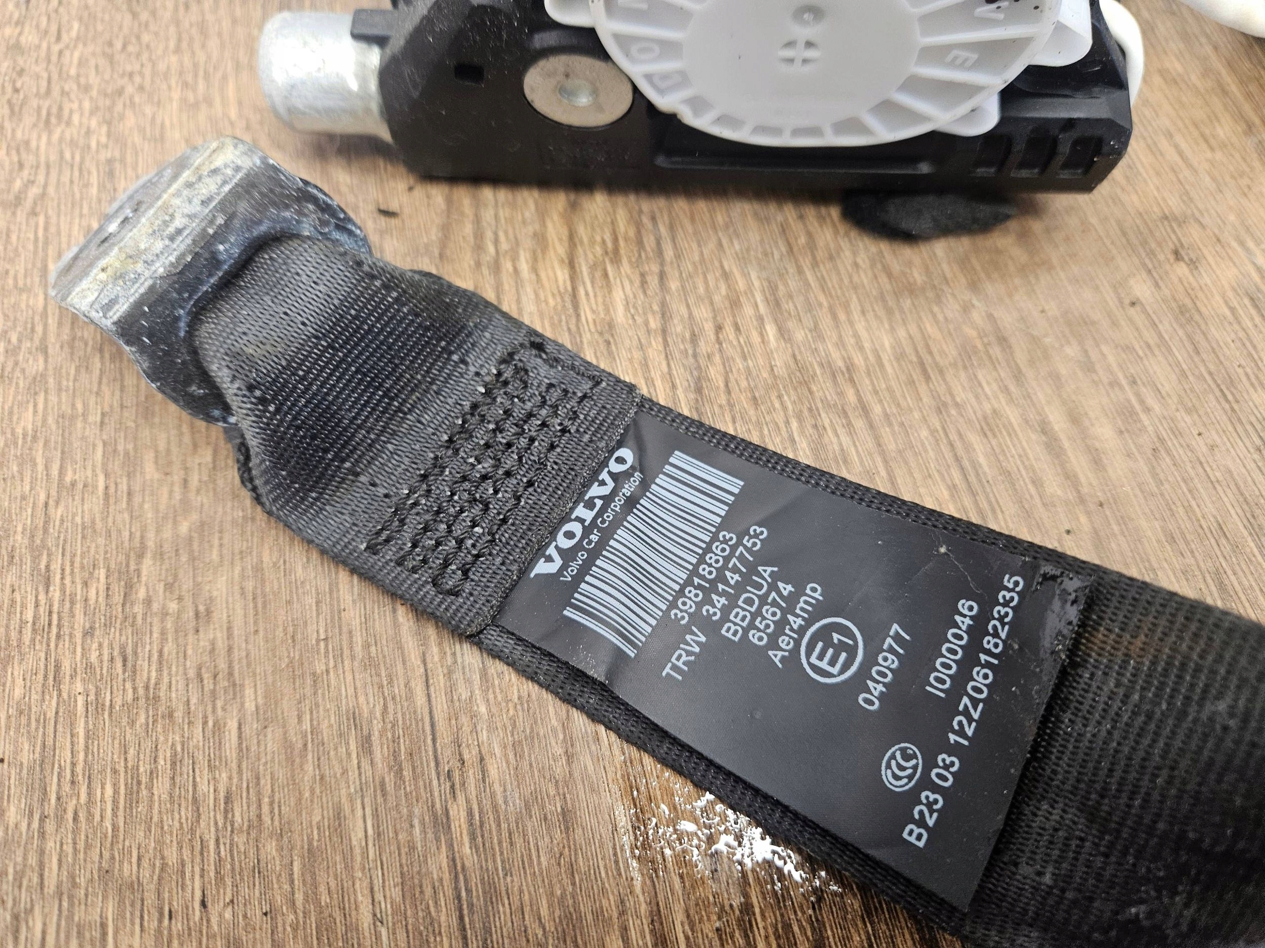 Volvo XC60 34147753 PRAVY ZADNY BEZPECNOSTNY PÁS  SEDAČKY  ZADnego