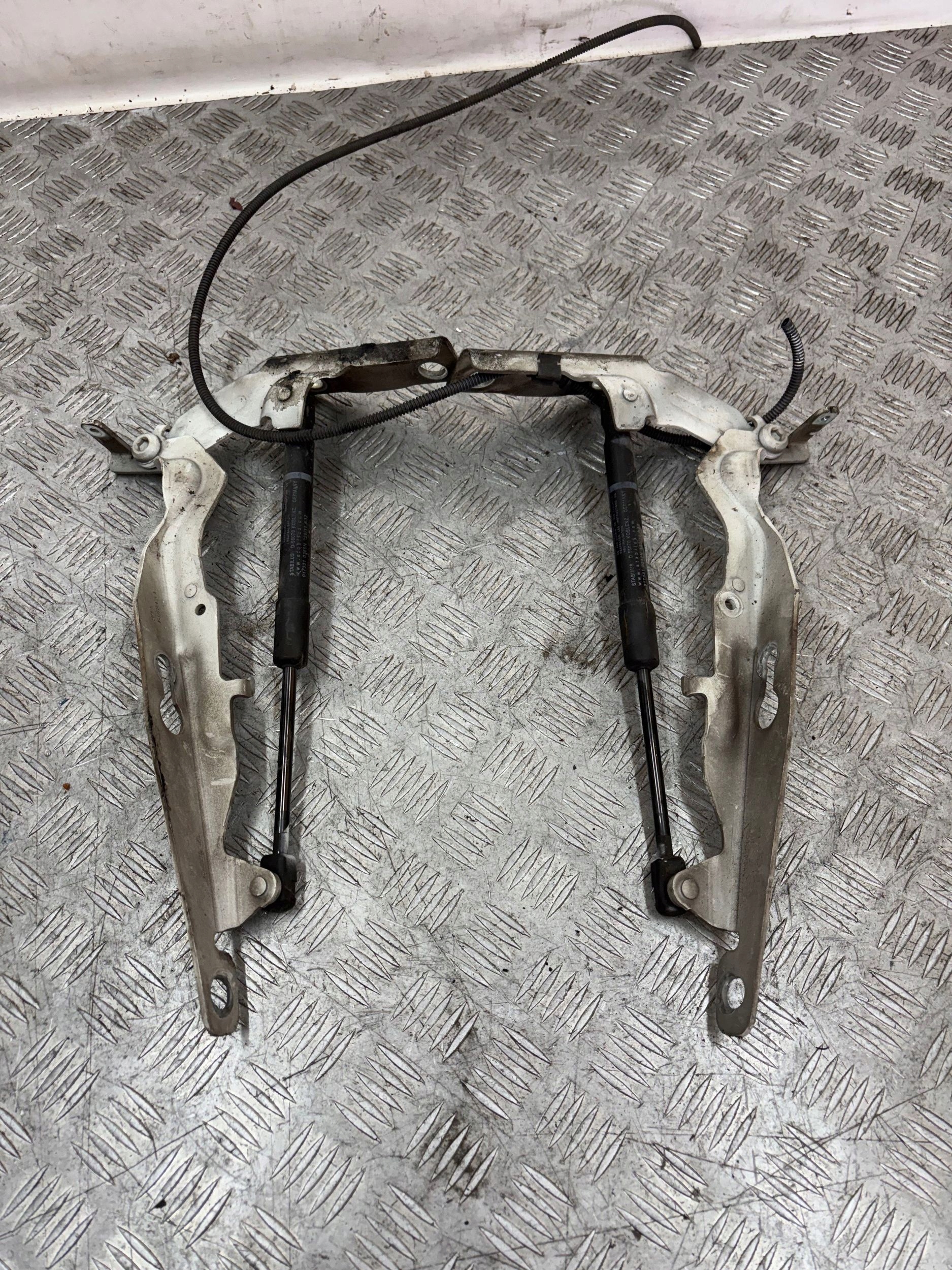 PANTY PREDNEJ KAPOTY VOLVO V60 10-