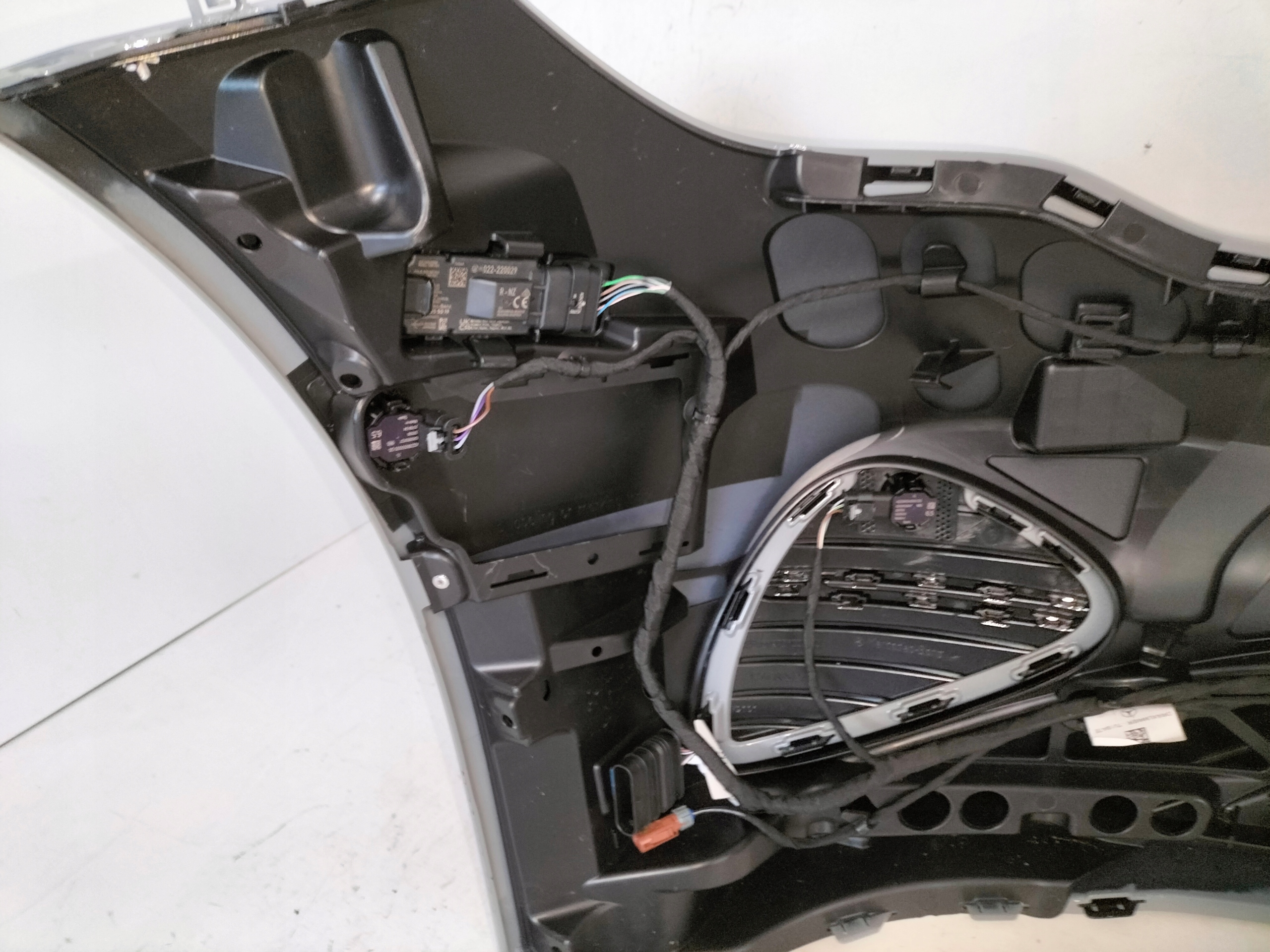 PREDNÝ NÁRAZNÍK MERCEDES E KLASA W214 22-
