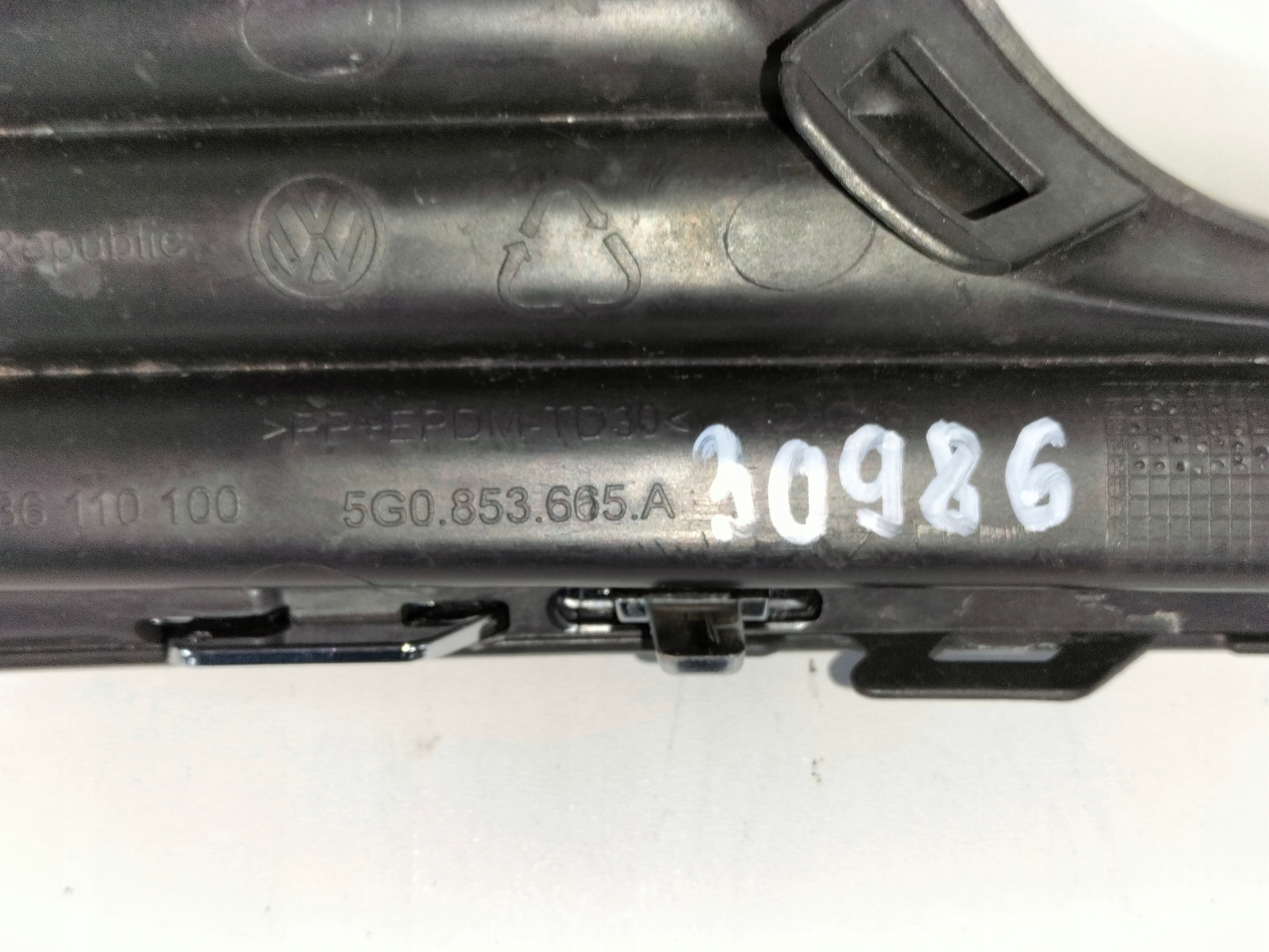 ĽAVÁ LIŠTA MRIEŽKA NÁRAZNÍKA VW GOLF 7 VII 12-17 SPODNA