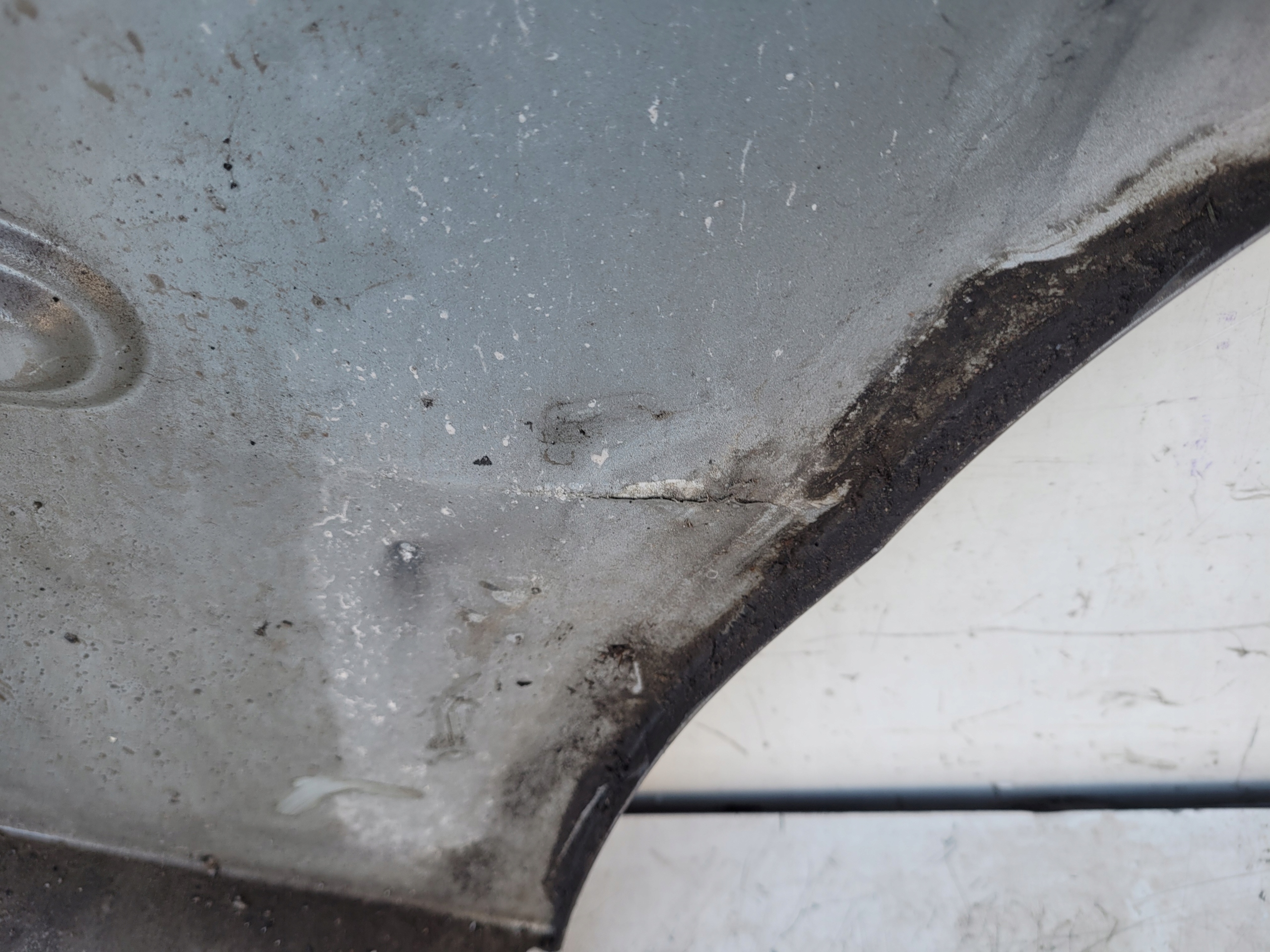 MERCEDES E W 211 W211 ĽAVÝ PREDNÝ BLATNÍK