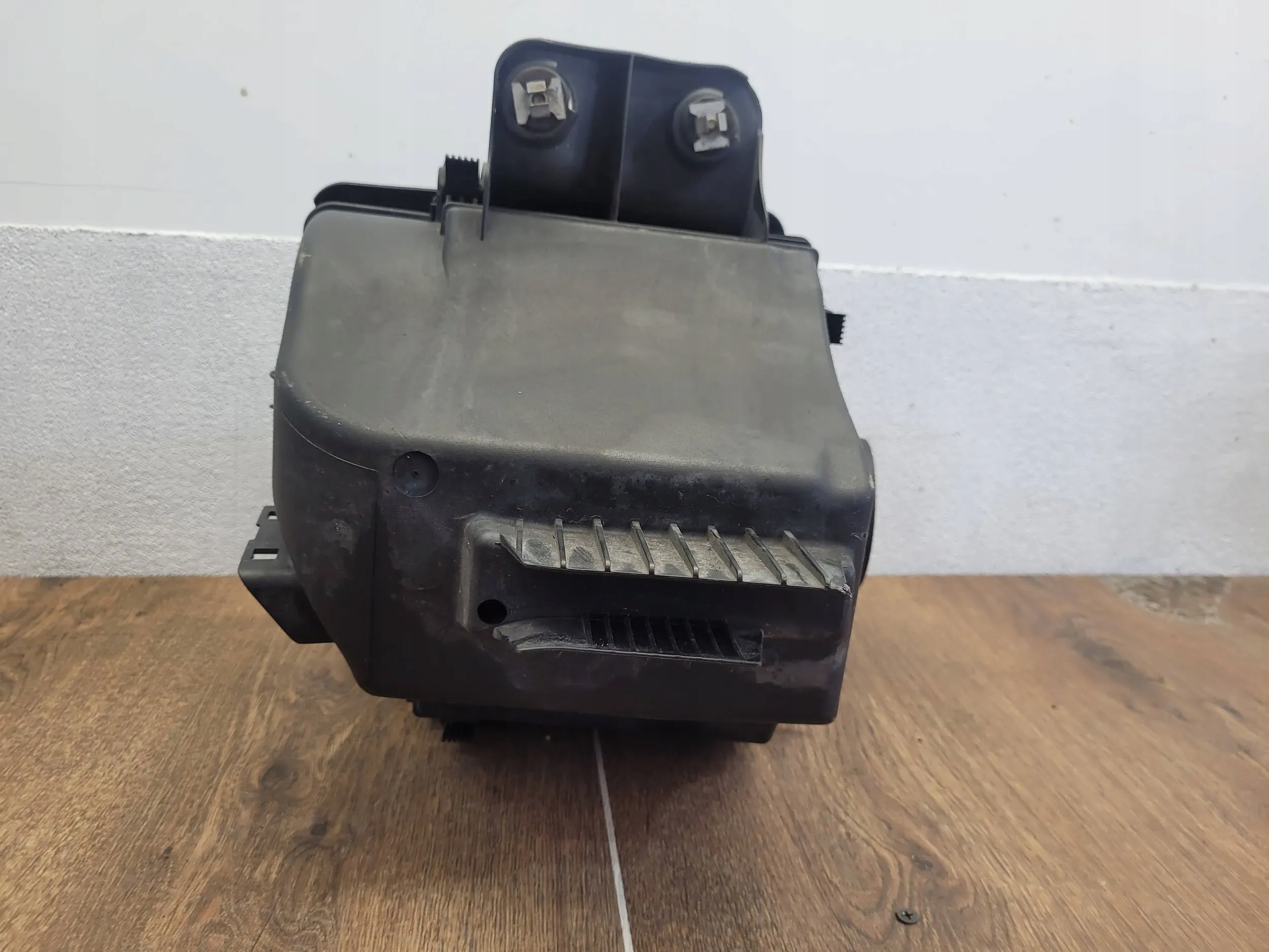 BMW X3 E83 2005 7501975 OBAL VZDUCHOVÉHO FILTERA