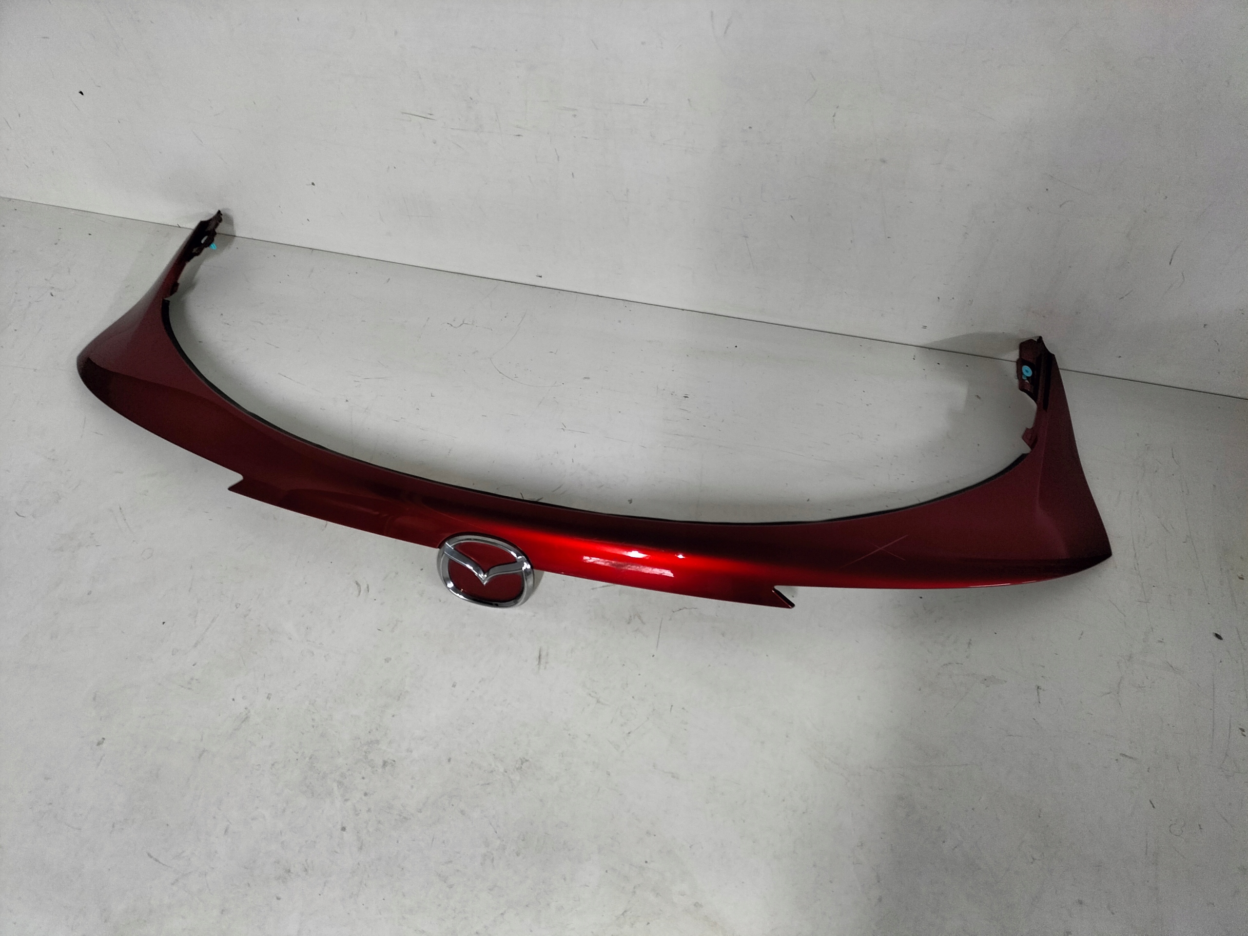 BLENDA LISTA LISTA ZADNEJ KAPOTY MAZDA CX30 CX-30 19-