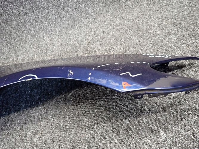 BMW F10 F11 5 PRAVY PREDNY BLATNIK