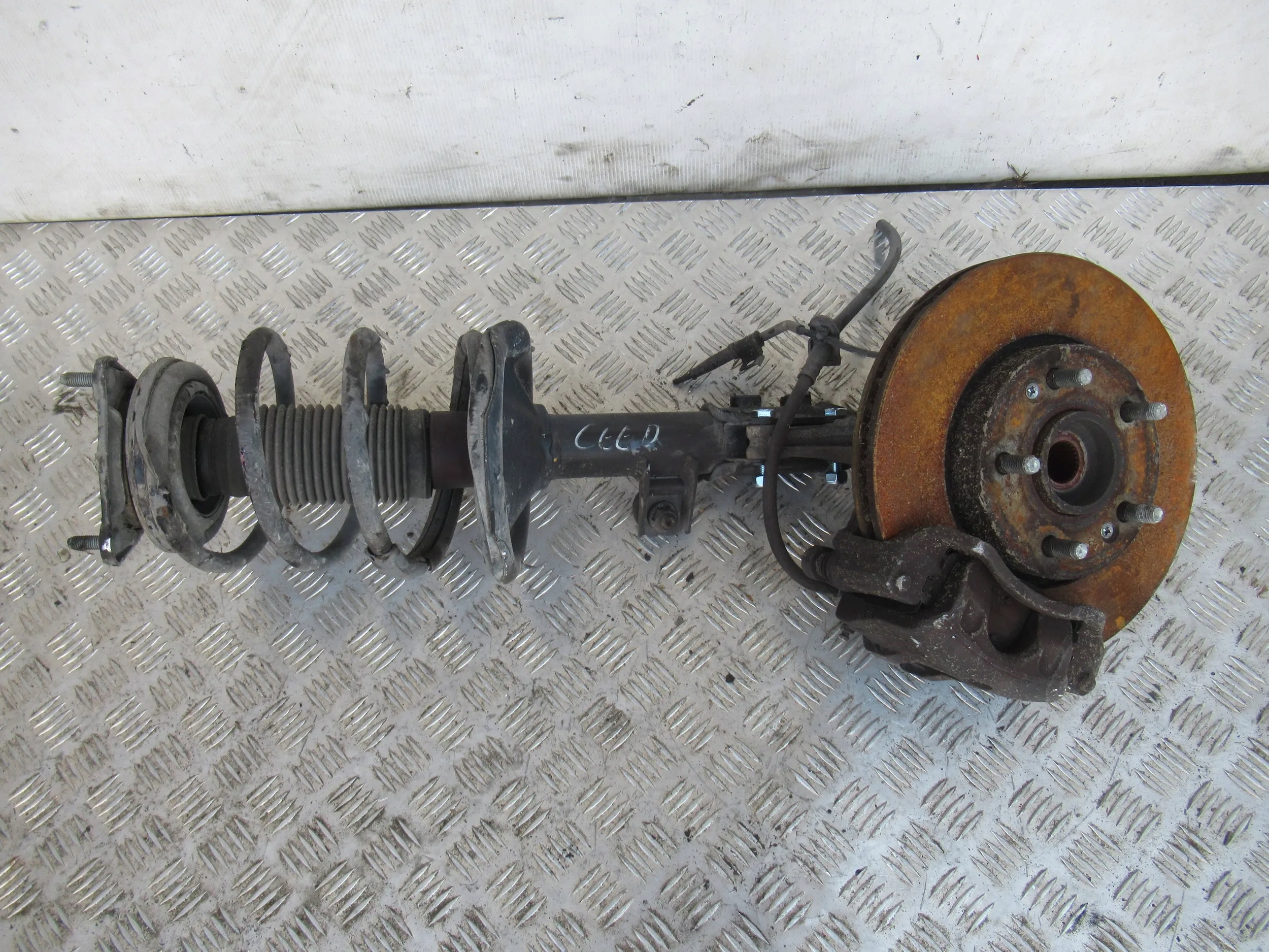 PRAVÝ OTOČ MCPHERSON KIA CEED I 1.6 CRDI