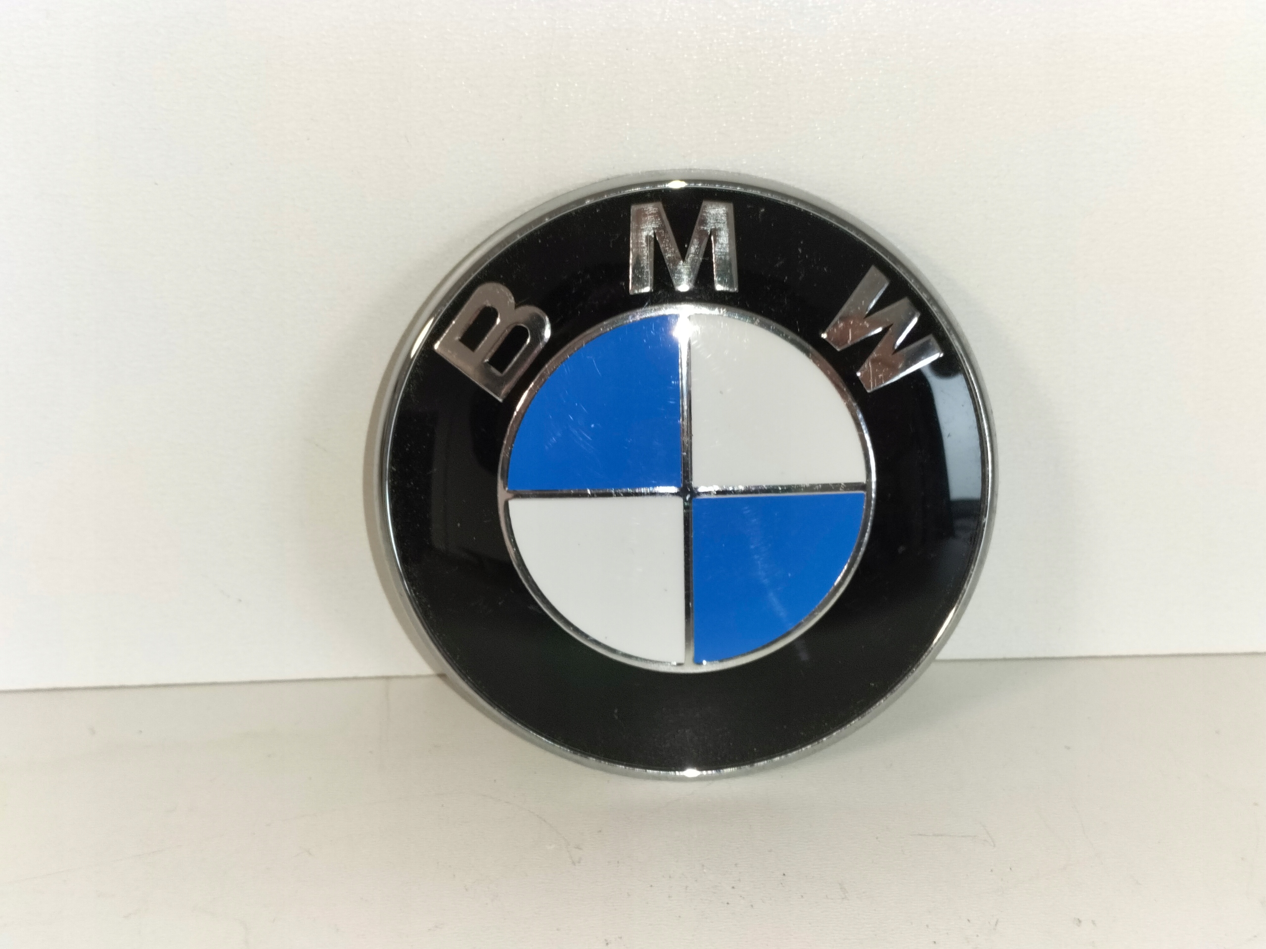ZNAK EMBLEM logo ZADNEJ KAPOTY BMW E39 E60 E90