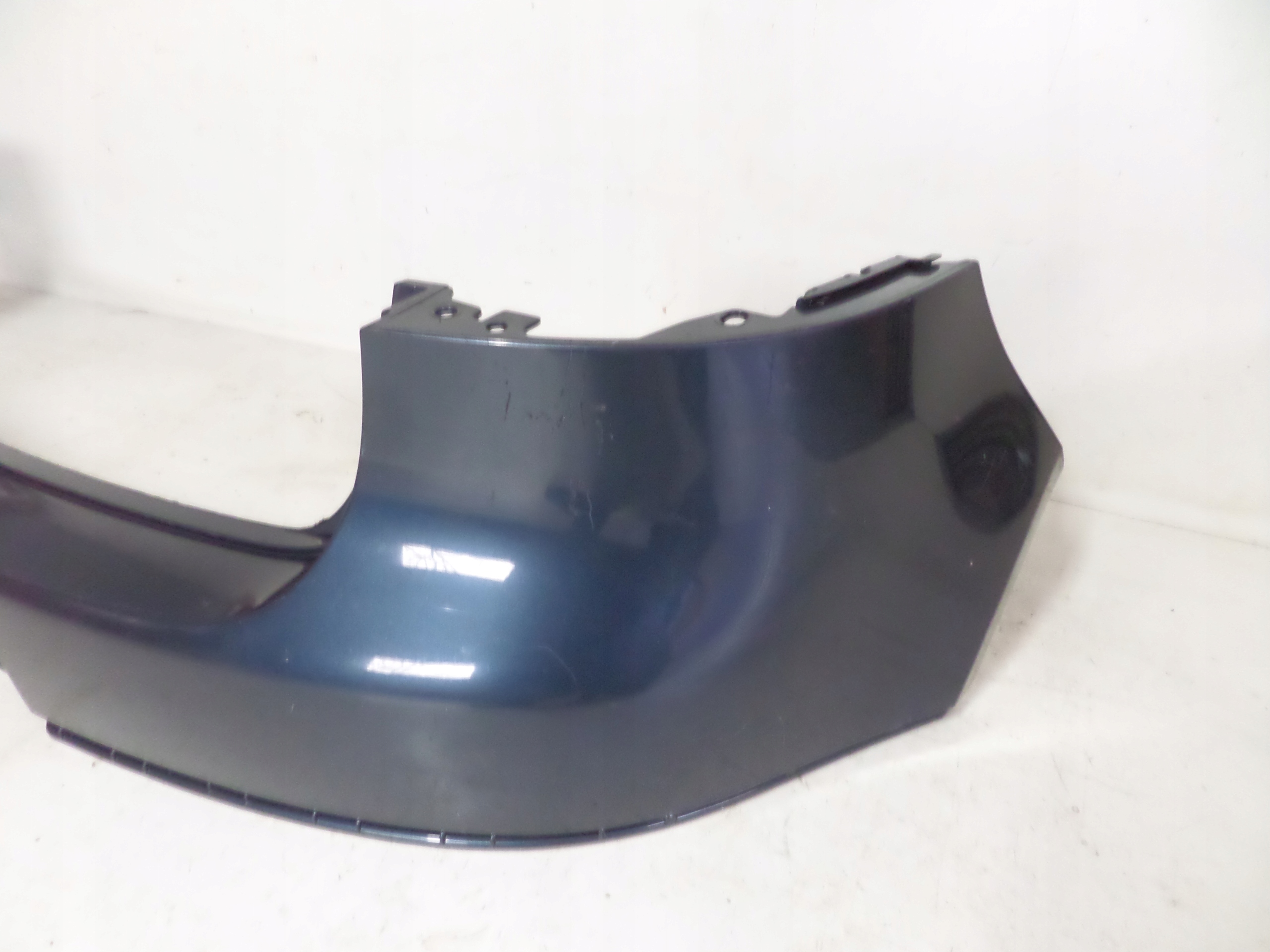 ZADNÝ NÁRAZNÍK VW GOLF V 03- HB