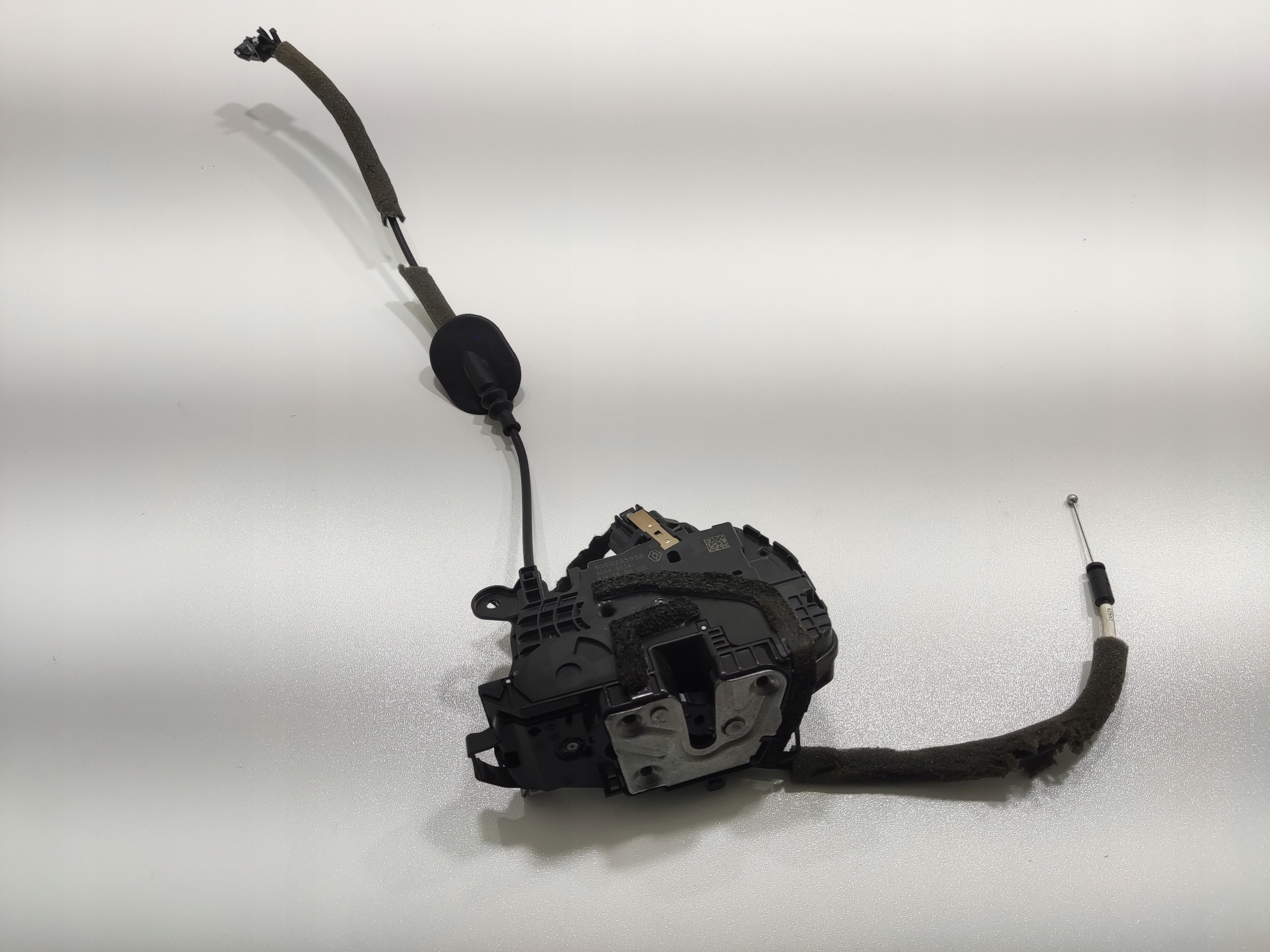 ZAMOK PRAVYCH PREDNYCH DVERI RENAULT CLIO V 805029595R 2019-2024
