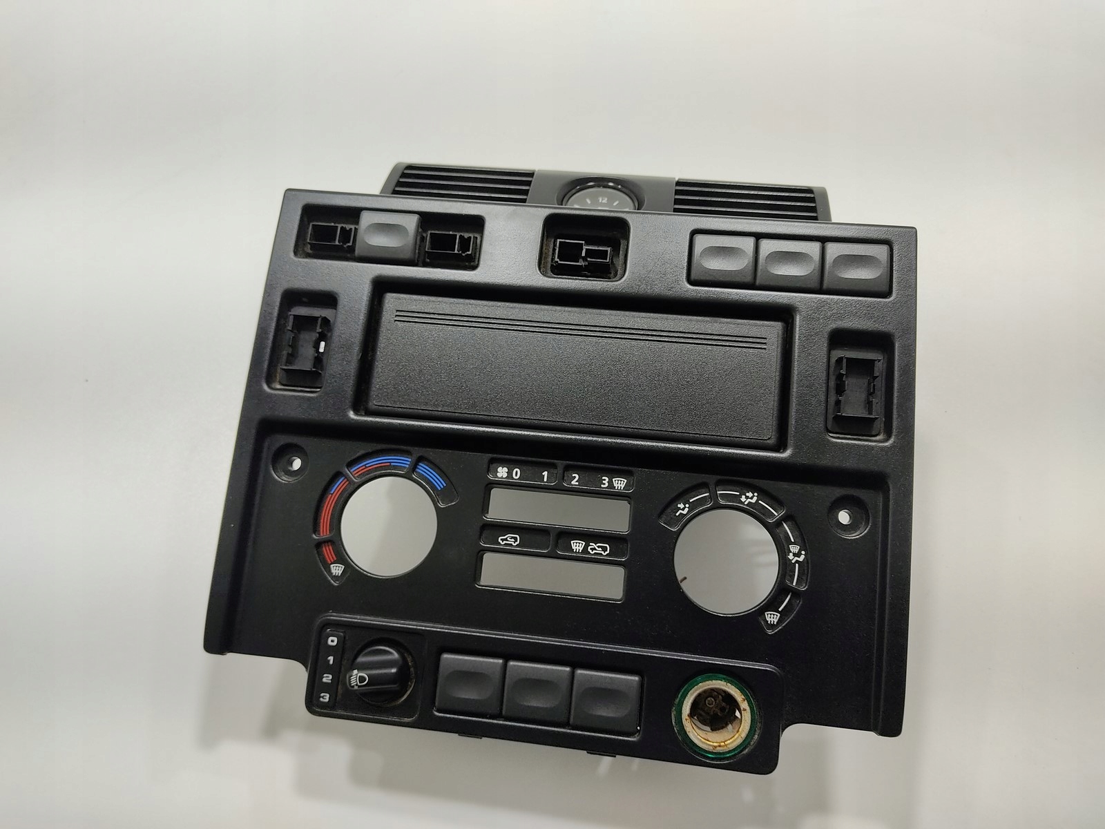 RAMIK KRYT DOSKY RÁDIA LAND ROVER DEFENDER 7H12-045F67 07-14