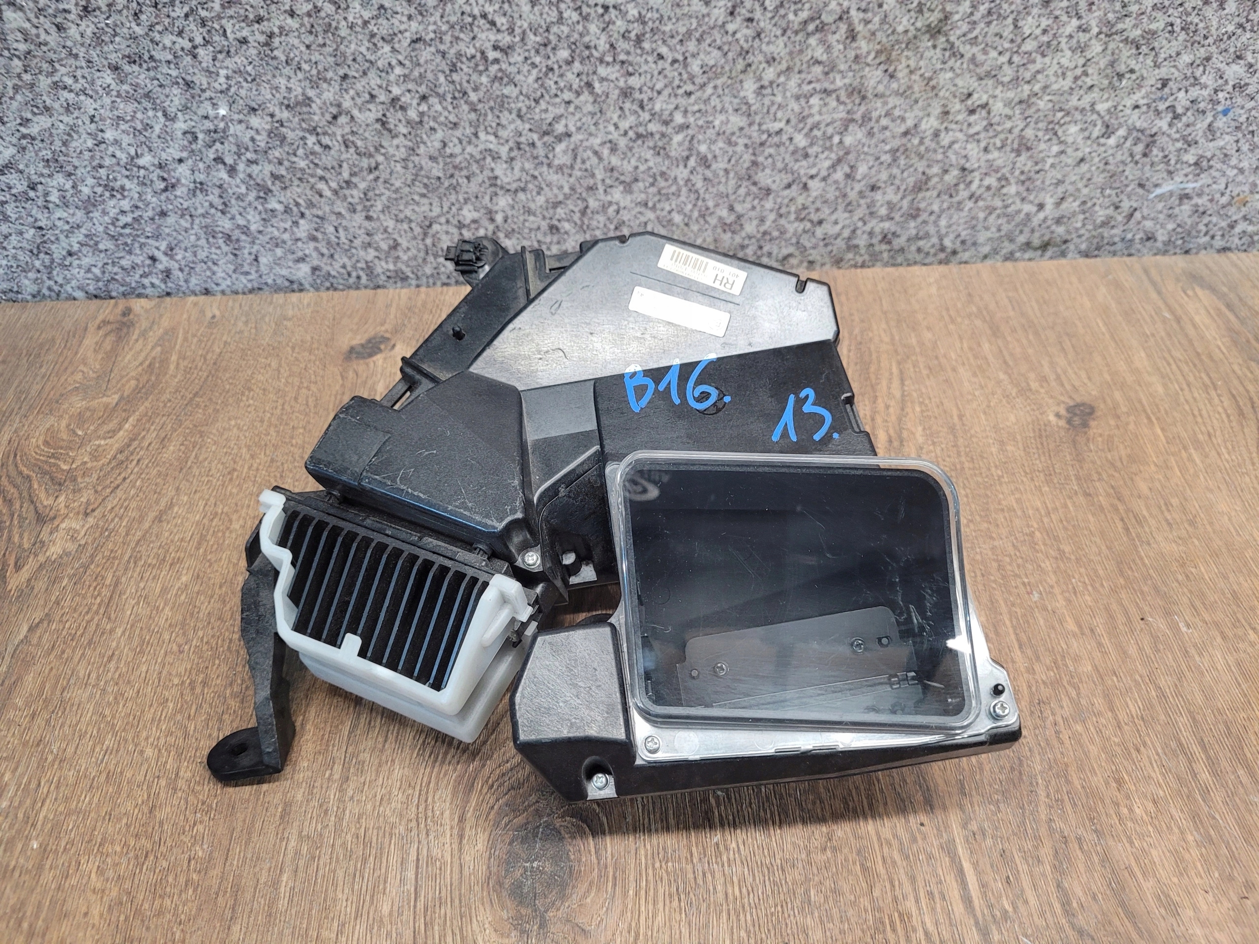 TOYOTA PRIUS III HEAD UP 83108-47010 GB VERZIA