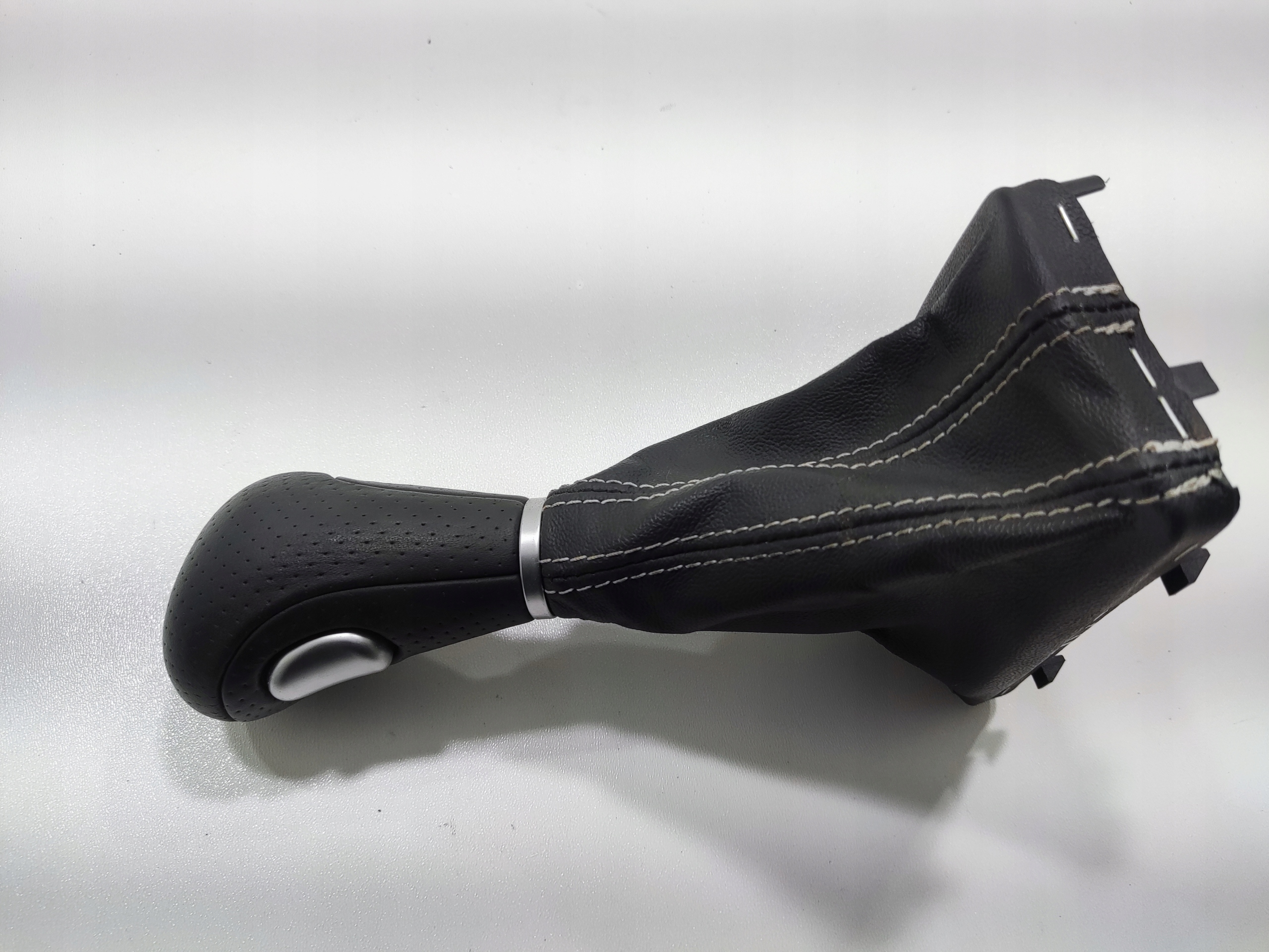 KULISA RADENIA RYCHLOSTI AUDI A5 I 8T 2007-2011 AUTOMAT 8K1713139E