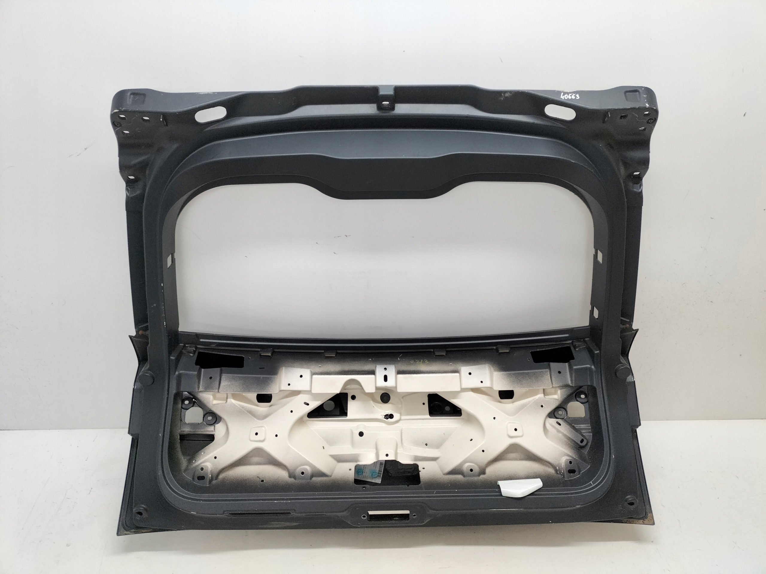 ZADNÁ KAPOTA RANGE ROVER VELAR L560 17-