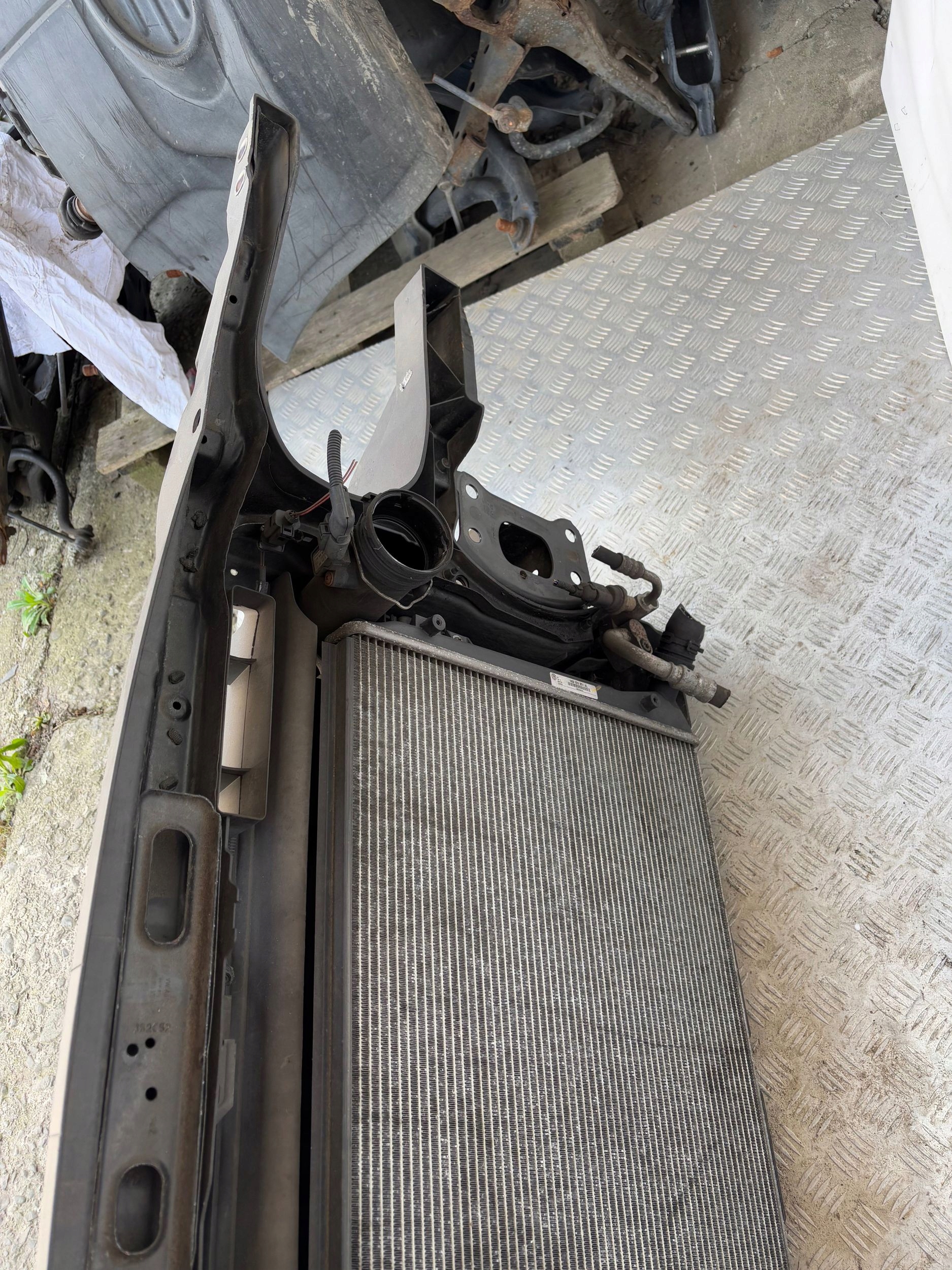 PREDNE CELO CHLADICE VW TOURAN I 2.0 TDI 03-