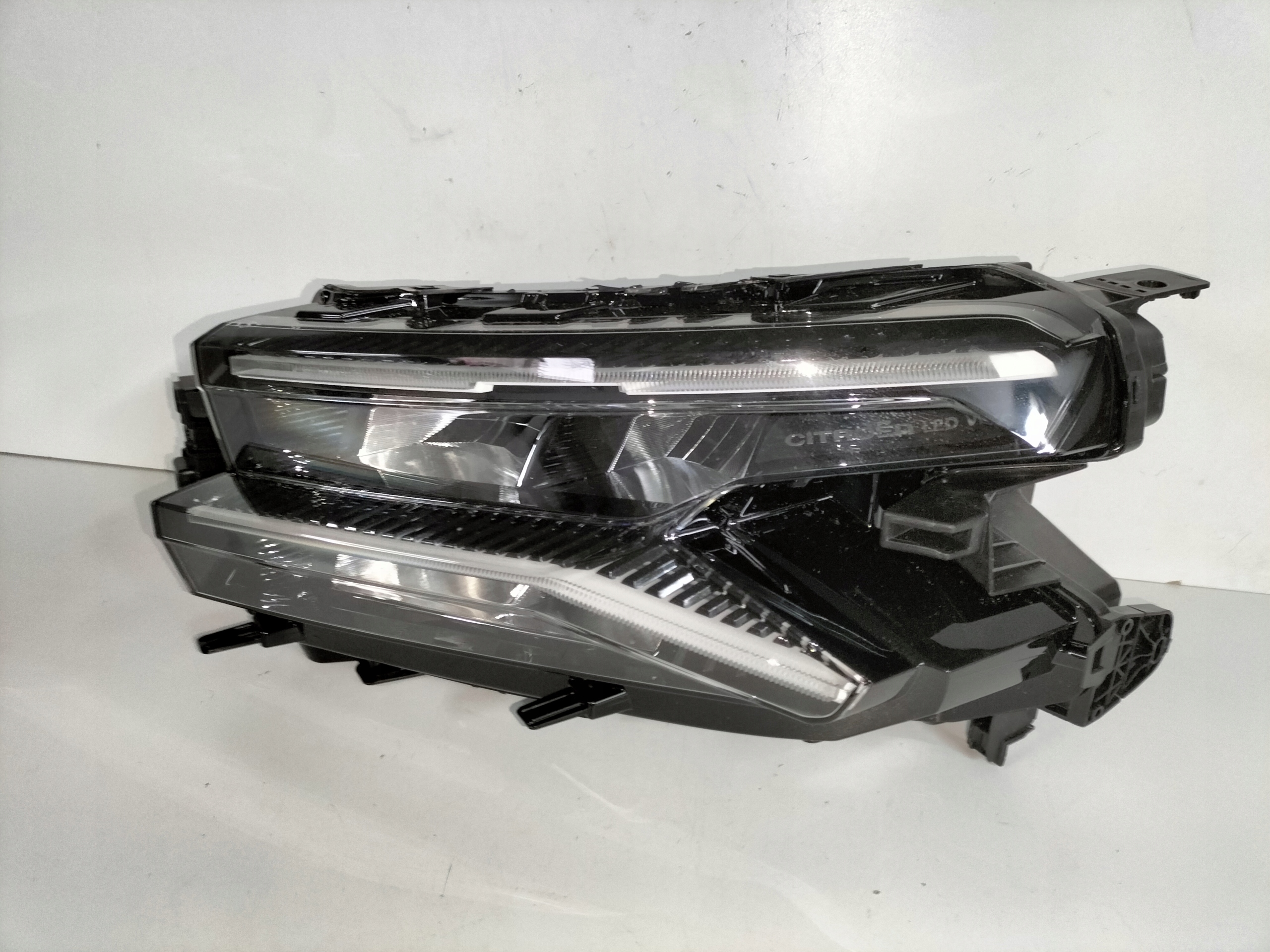 LAVE PREDNE SVETLO CITROEN C5 AIRCROSS LIFT 22-