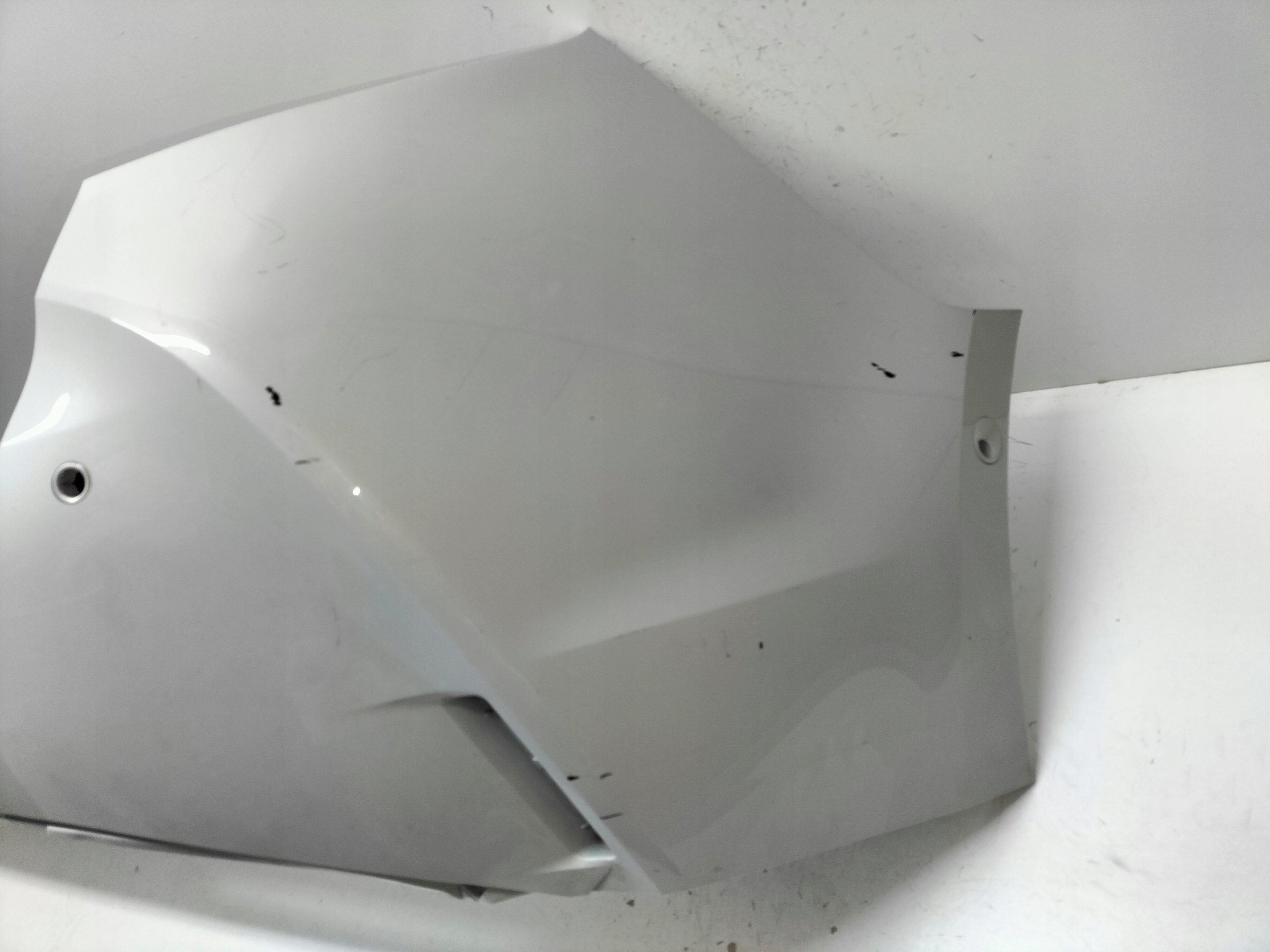 ZADNÝ NÁRAZNÍK TOYOTA COROLLA E21 18- KOMBI
