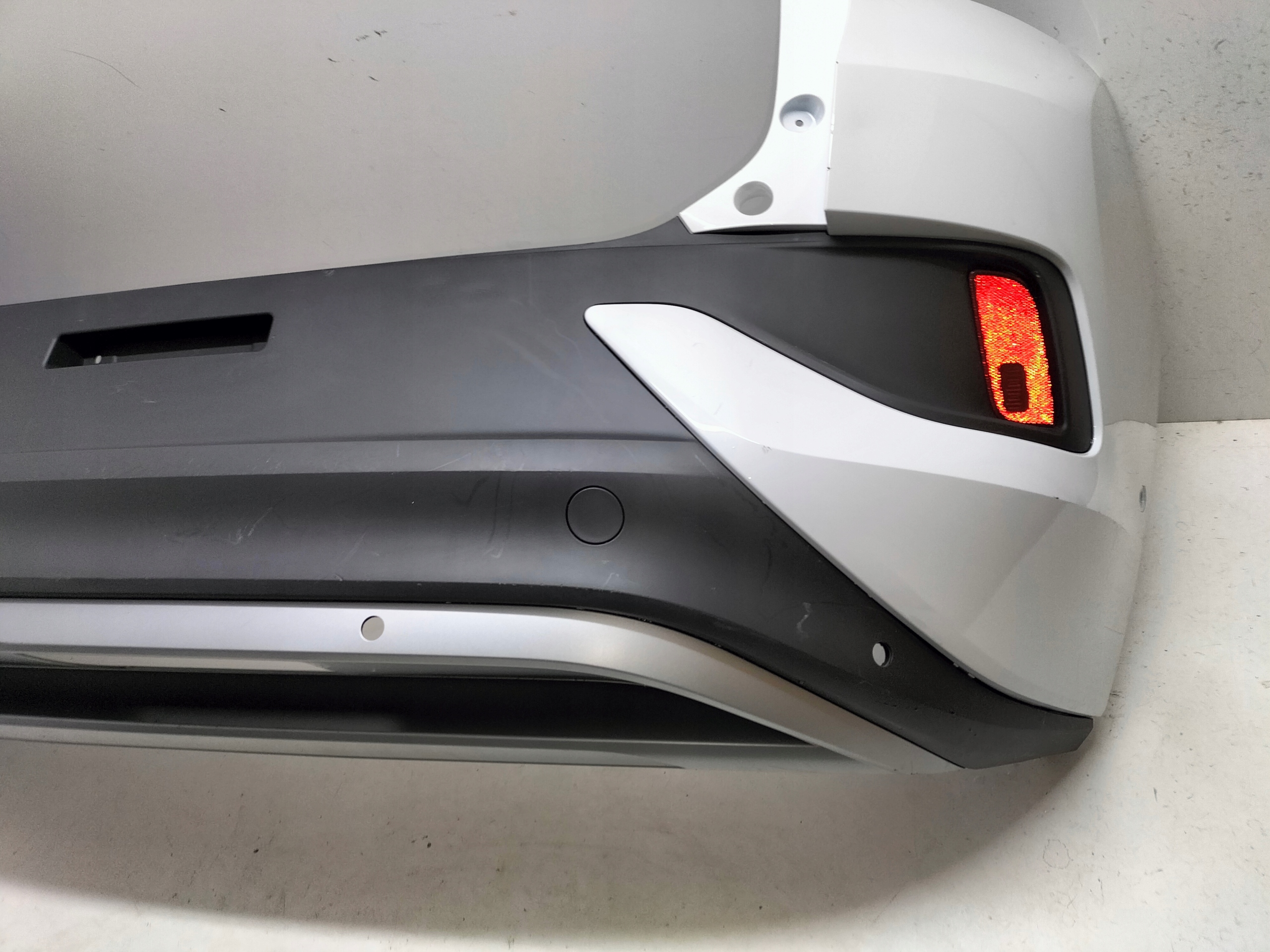 ZADNÝ NÁRAZNÍK VW ID5 ID.5 22-
