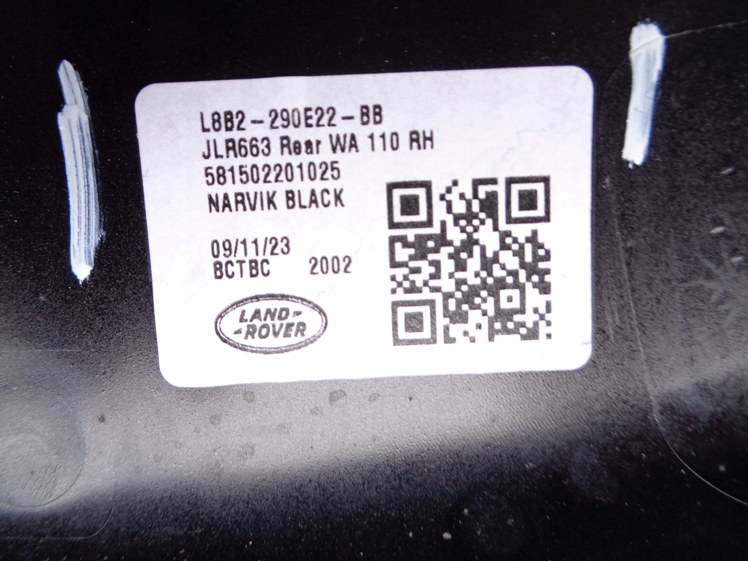 NOVA LIŠTA PRAVÉHO ZADNÉHO BLATNÍKA LAND ROVER DEFENDER II 19-