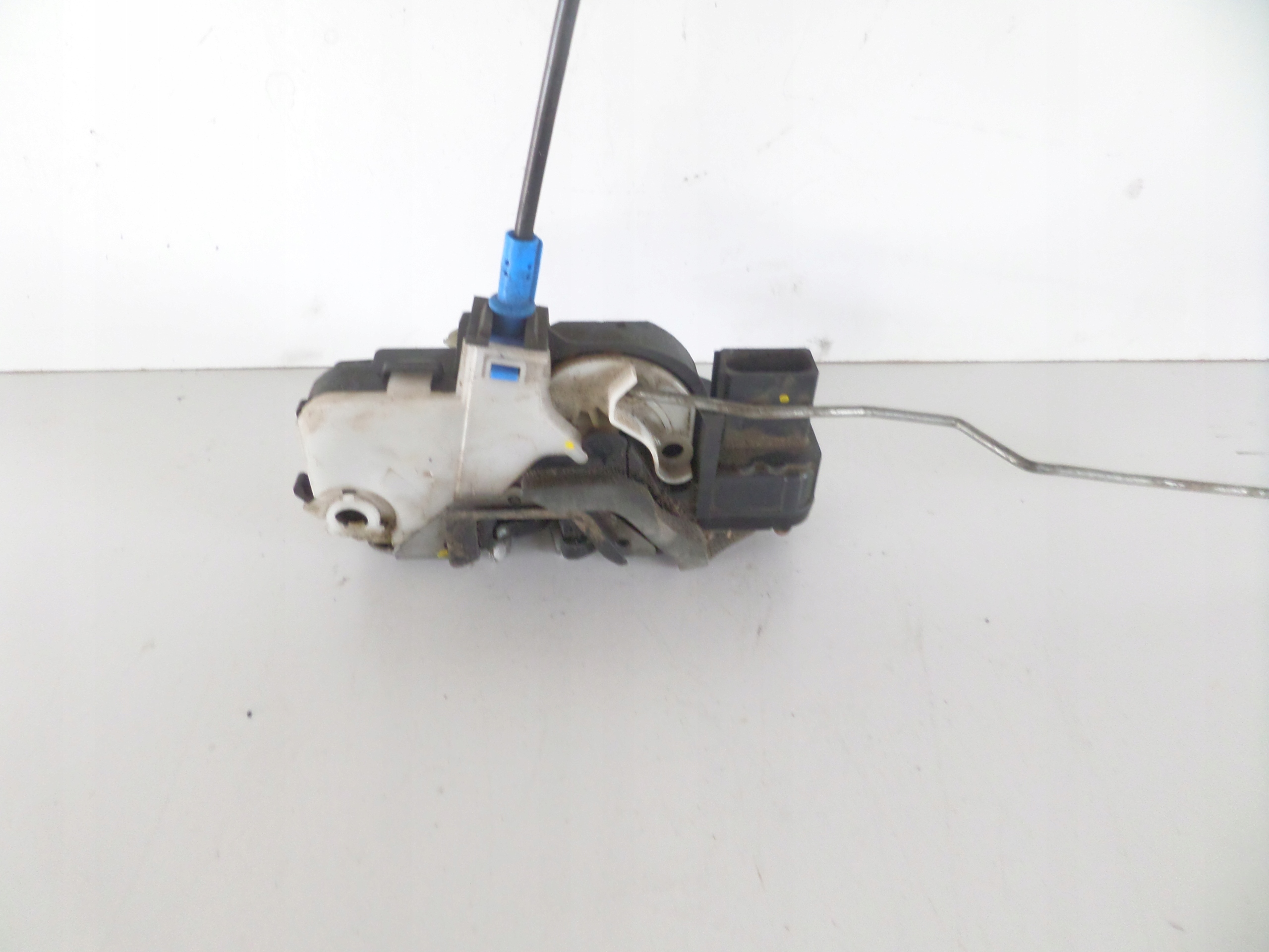 ZAMOK PRAVYCH PREDNYCH DVERI OPEL ASTRA IV J 09-