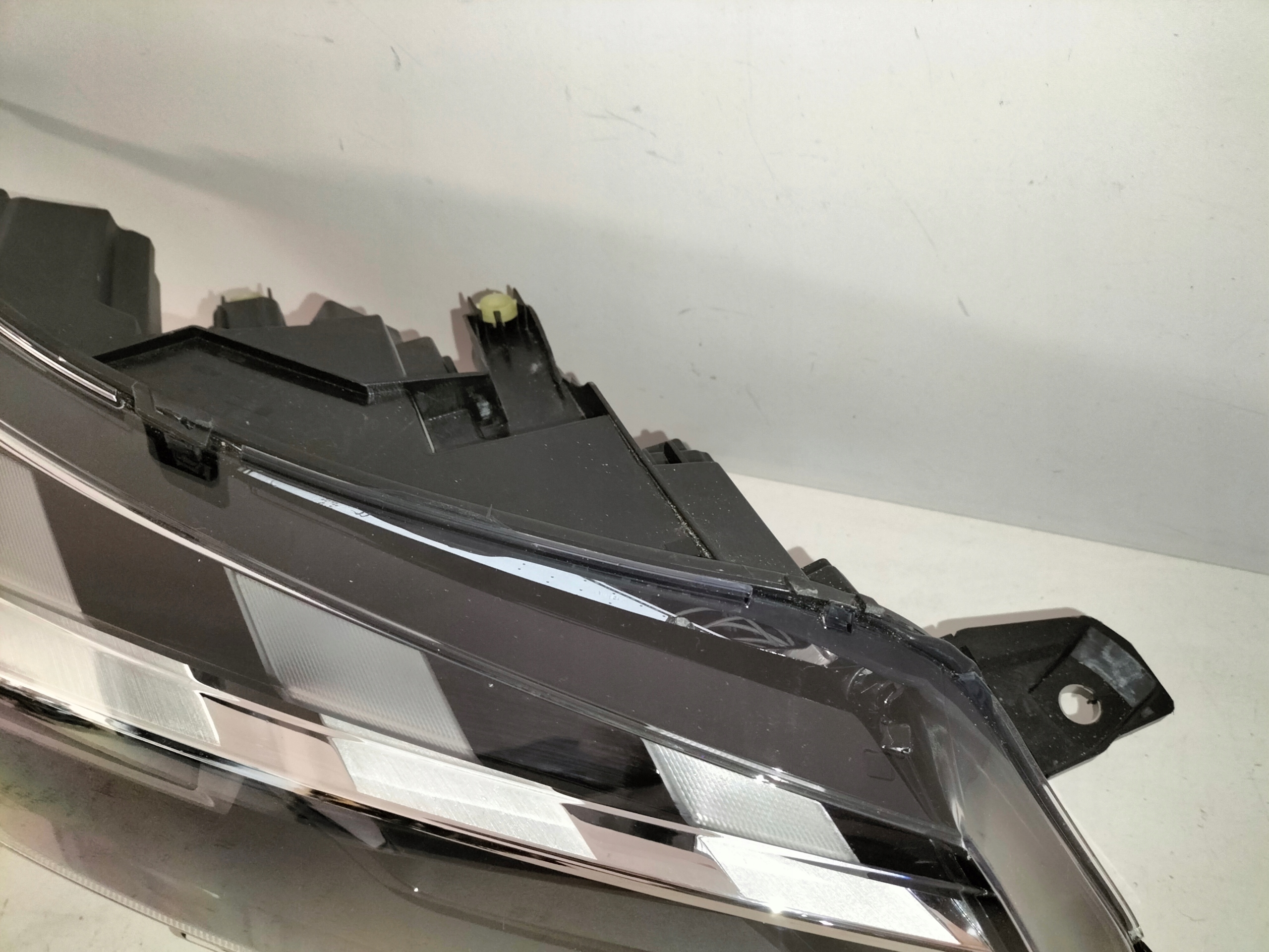PRAVE PREDNE SVETLO PEUGEOT EXPERT IV TRAVELLER 24- FULL LED