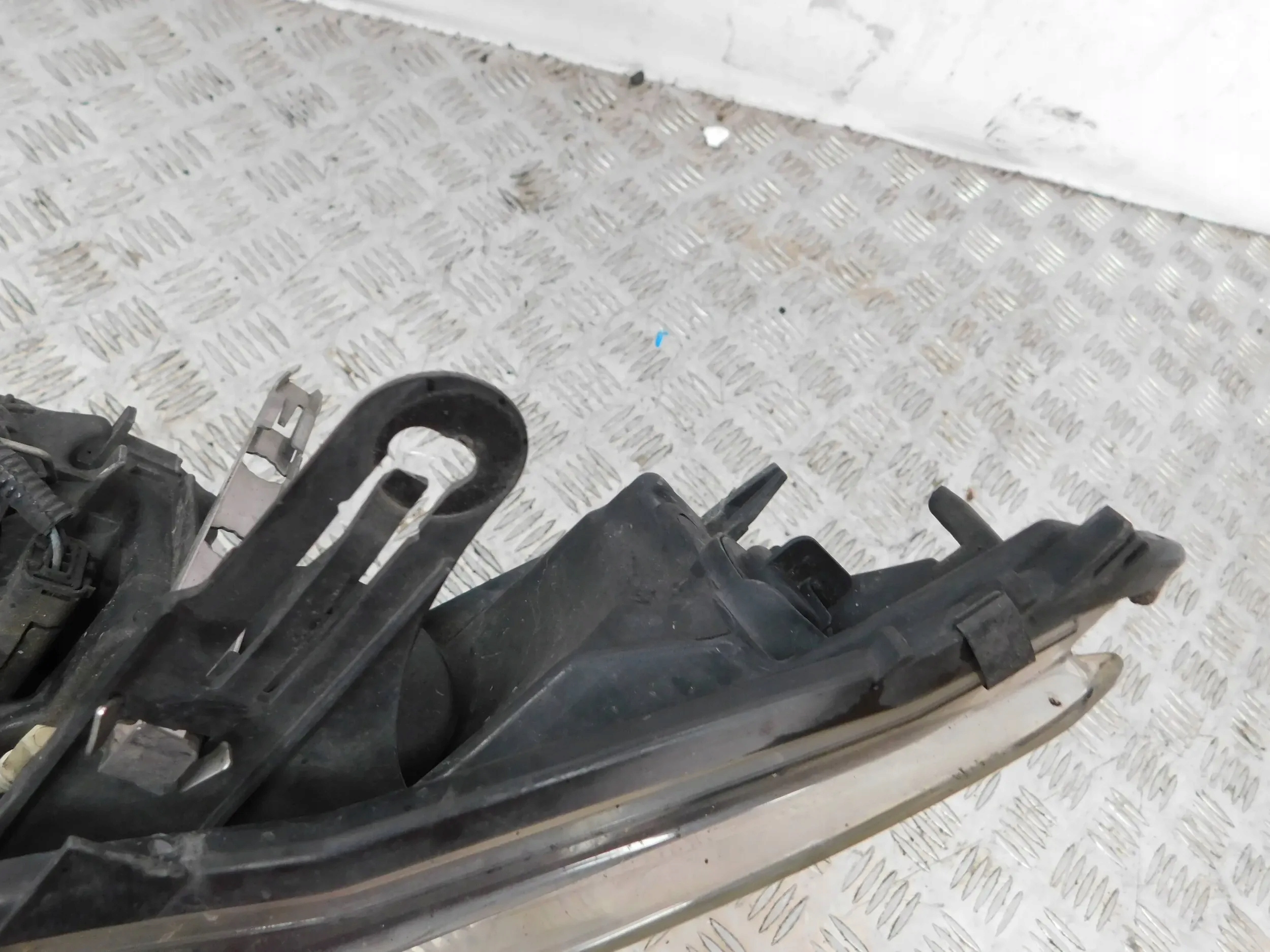 LAVE PREDNE SVETLO RENAULT MEGANE III 3 08-