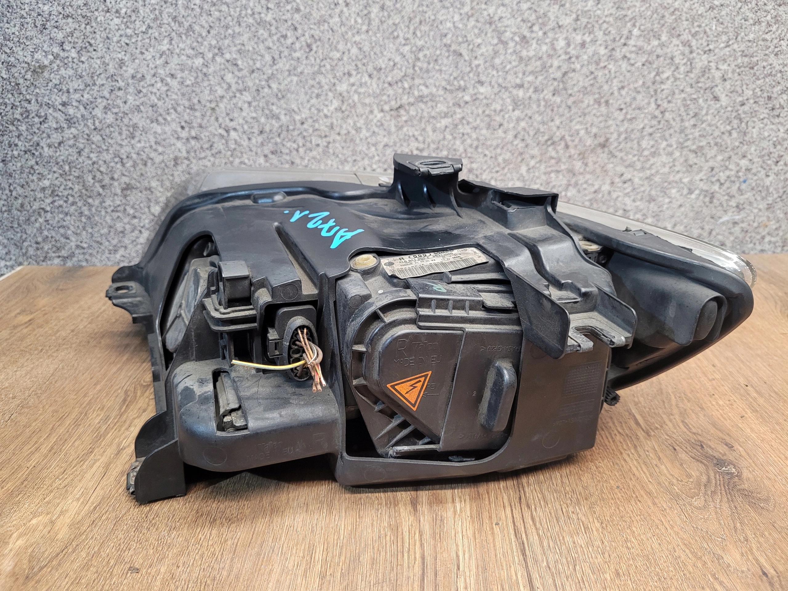 AUDI Q7 4L XENON PRAVÉ PREDNÉ SVETLO GB VERZIA 4L0941004E