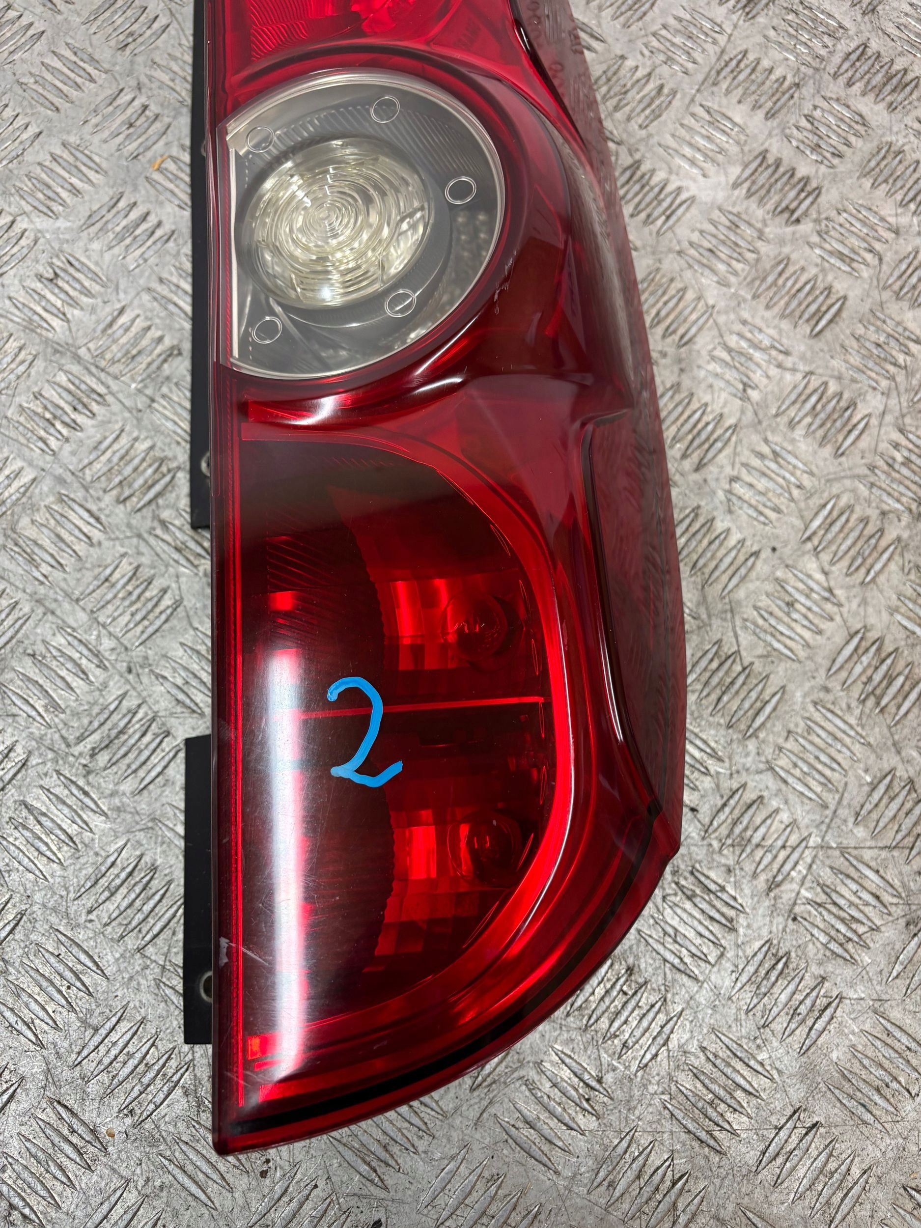 PRAVÉ ZADNÉ SVETLO FIAT DOBLO 10-