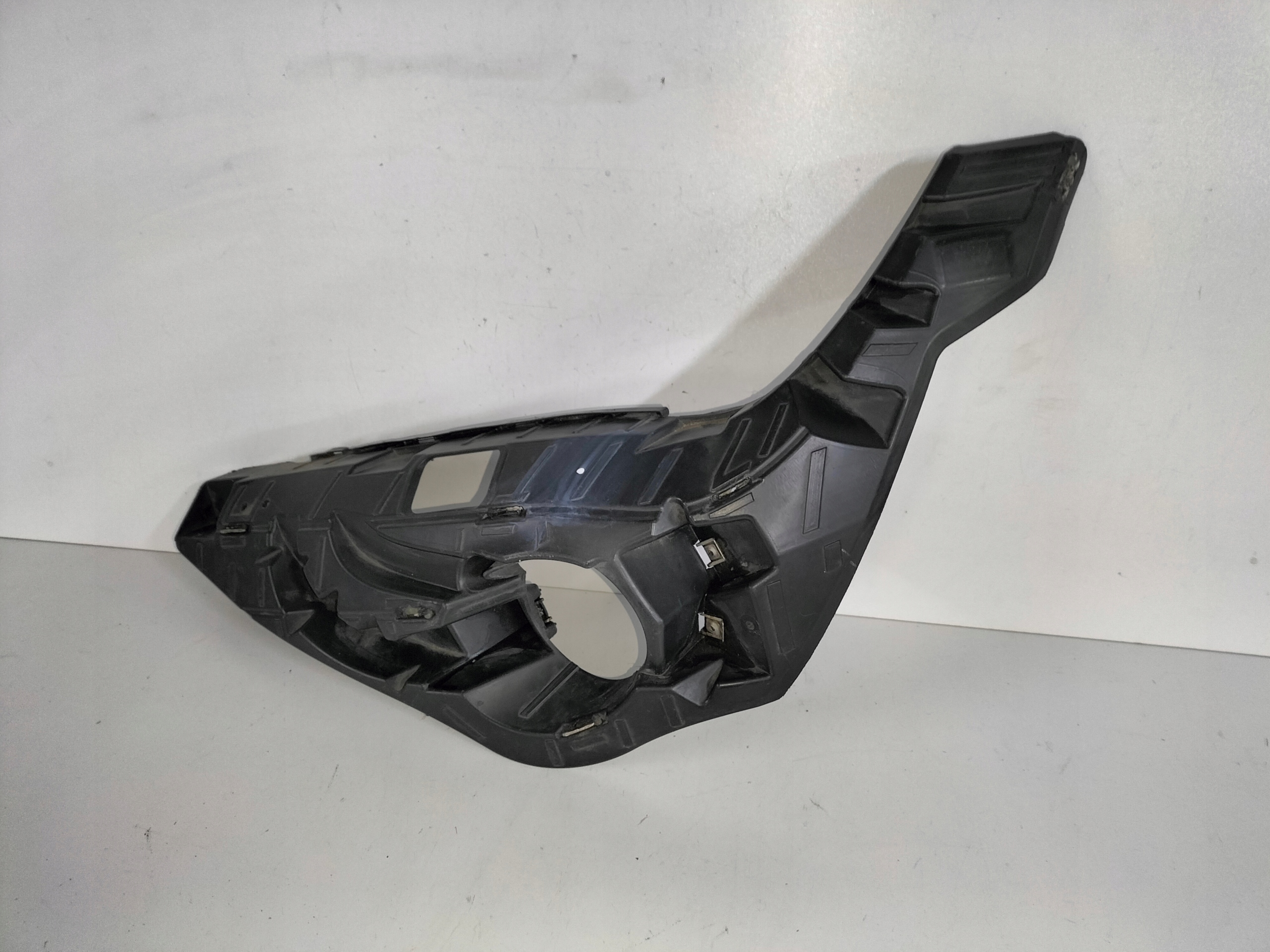 DRZIAK PREDNEHO NARAZNIKA LAVY BMW X1 E84 LIFT 12-15