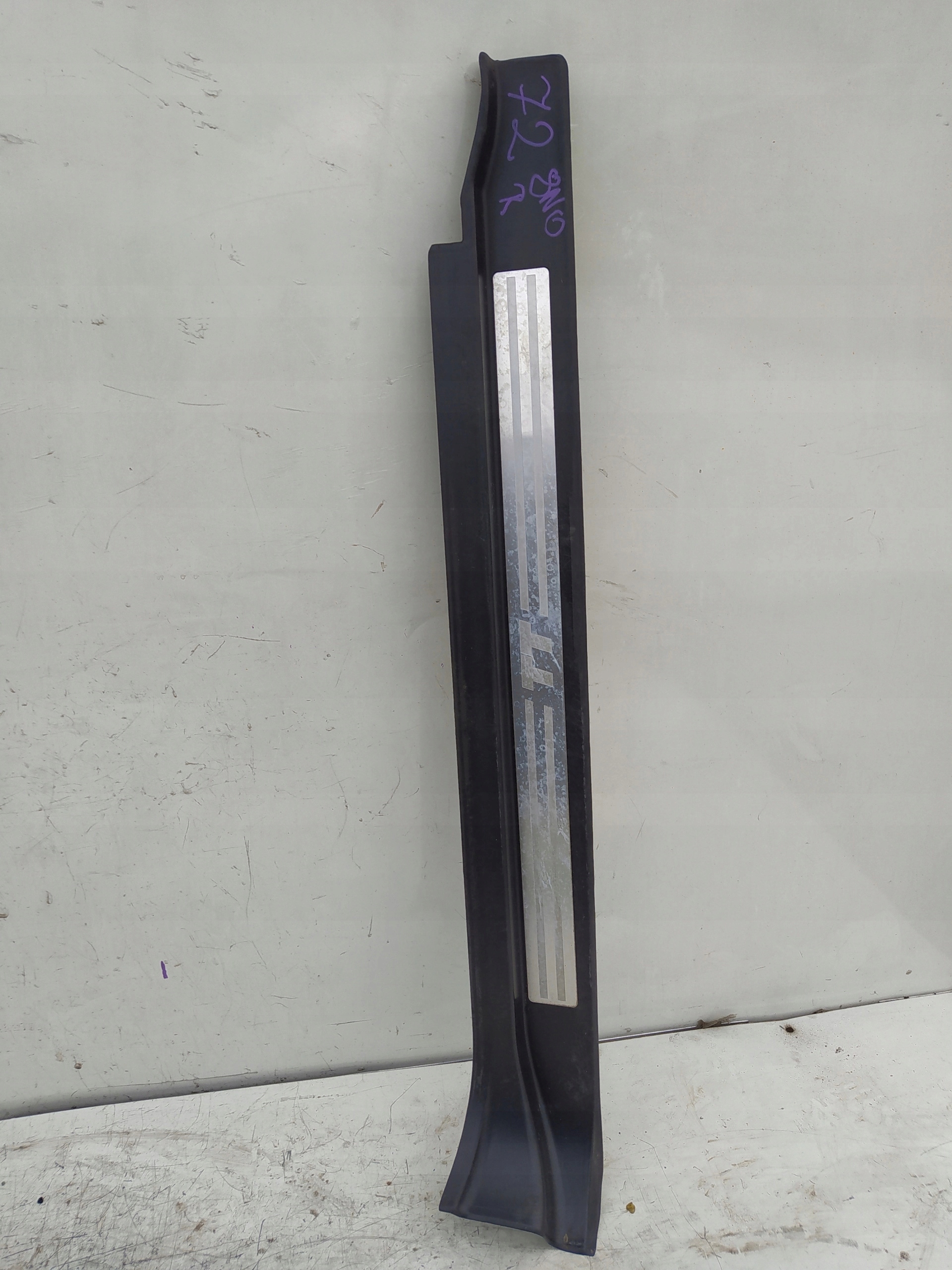 AUDI TT 8N PRAVA PRAHOVA LISTA 8N8853492C