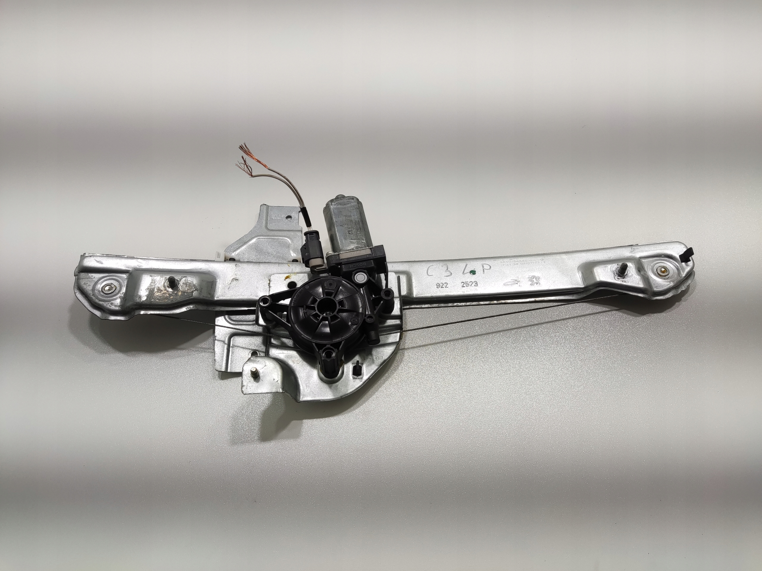 ĽAVÝ PREDNÝ MECHANIZMUS SŤAHOVANIA OKNA CITROEN C3 III 2016-2024 9840154580