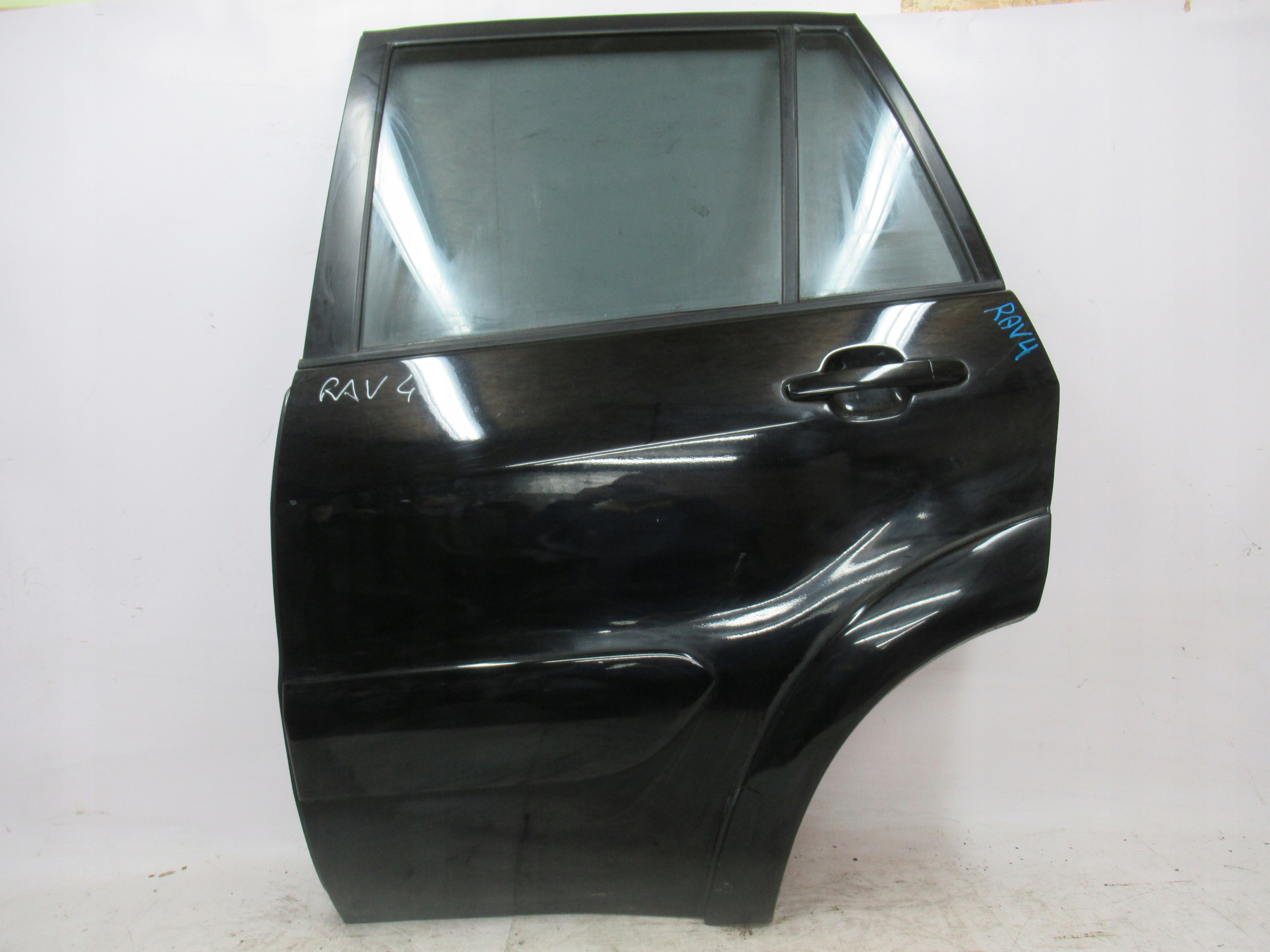 ĽAVÉ ZADNÉ DVERE TOYOTA RAV4 II 00-