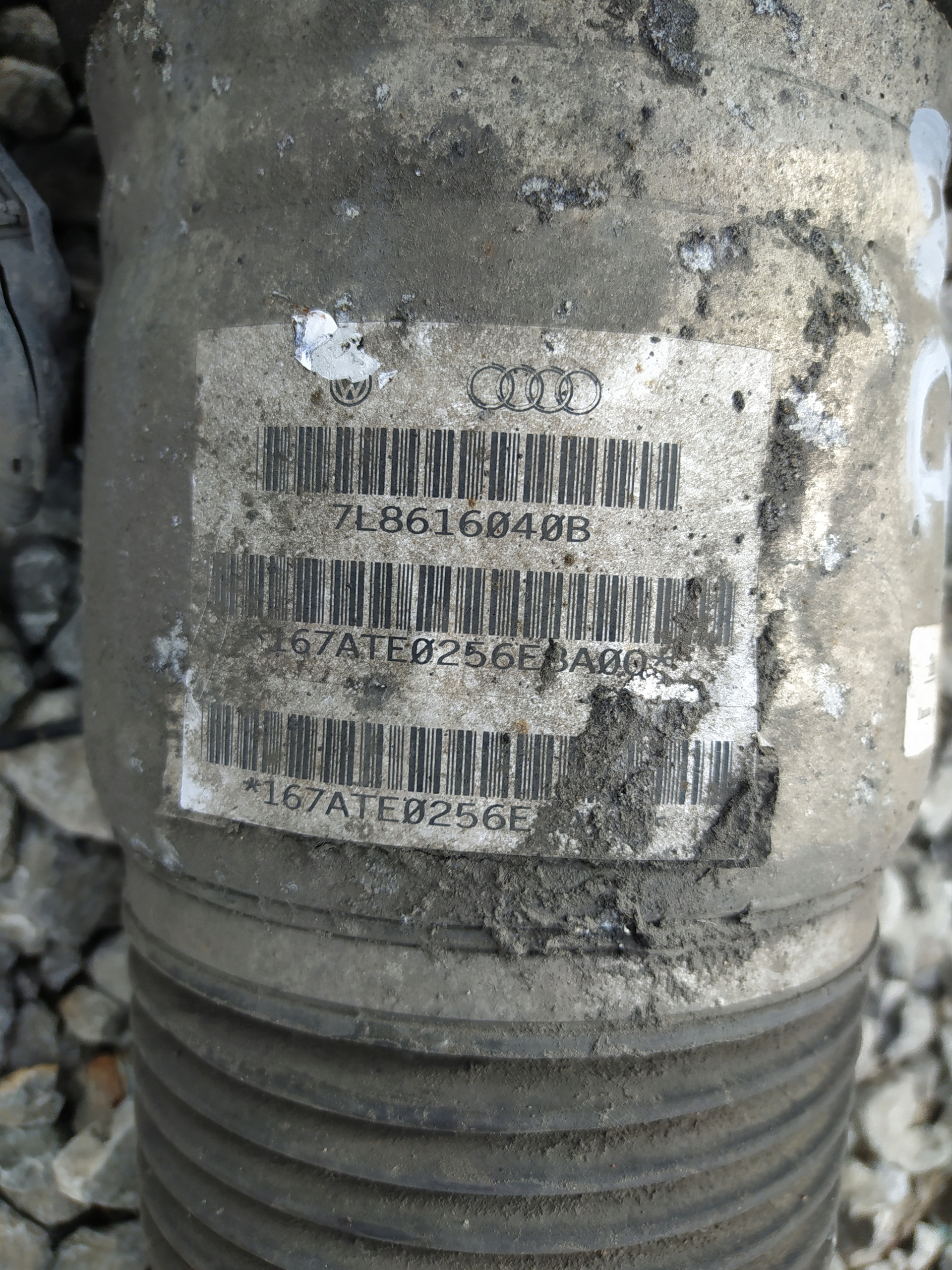 AUDI Q7 4L PRAVÝ PREDNÝ VZDUCHOVÝ TLMIČ MECH 7L8616040B