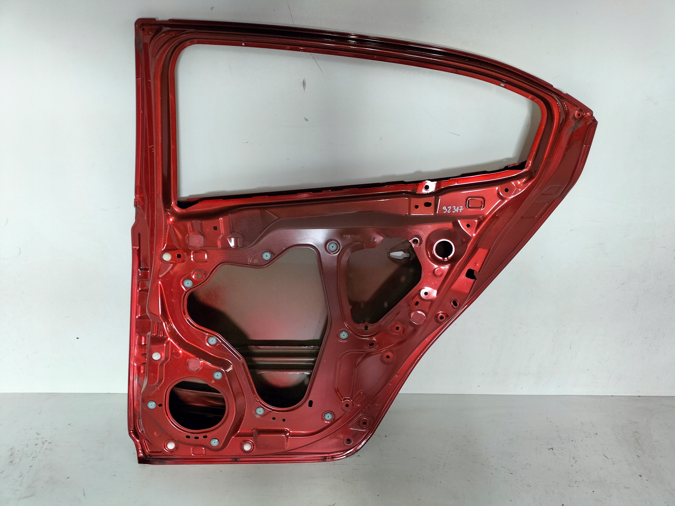 PRAVE ZADNE DVERE MAZDA 3 BM 13- HB