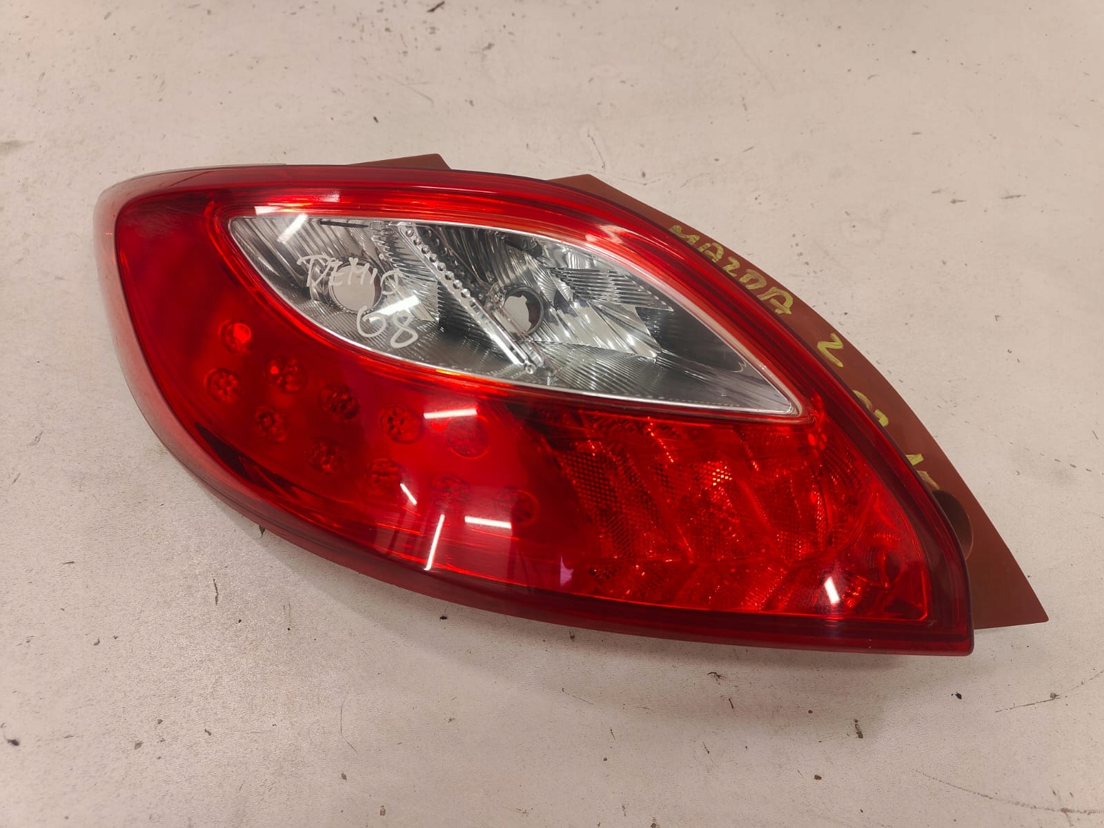 Mazda II 07-15 d651 51160 LAVE ZADNE SVETLO