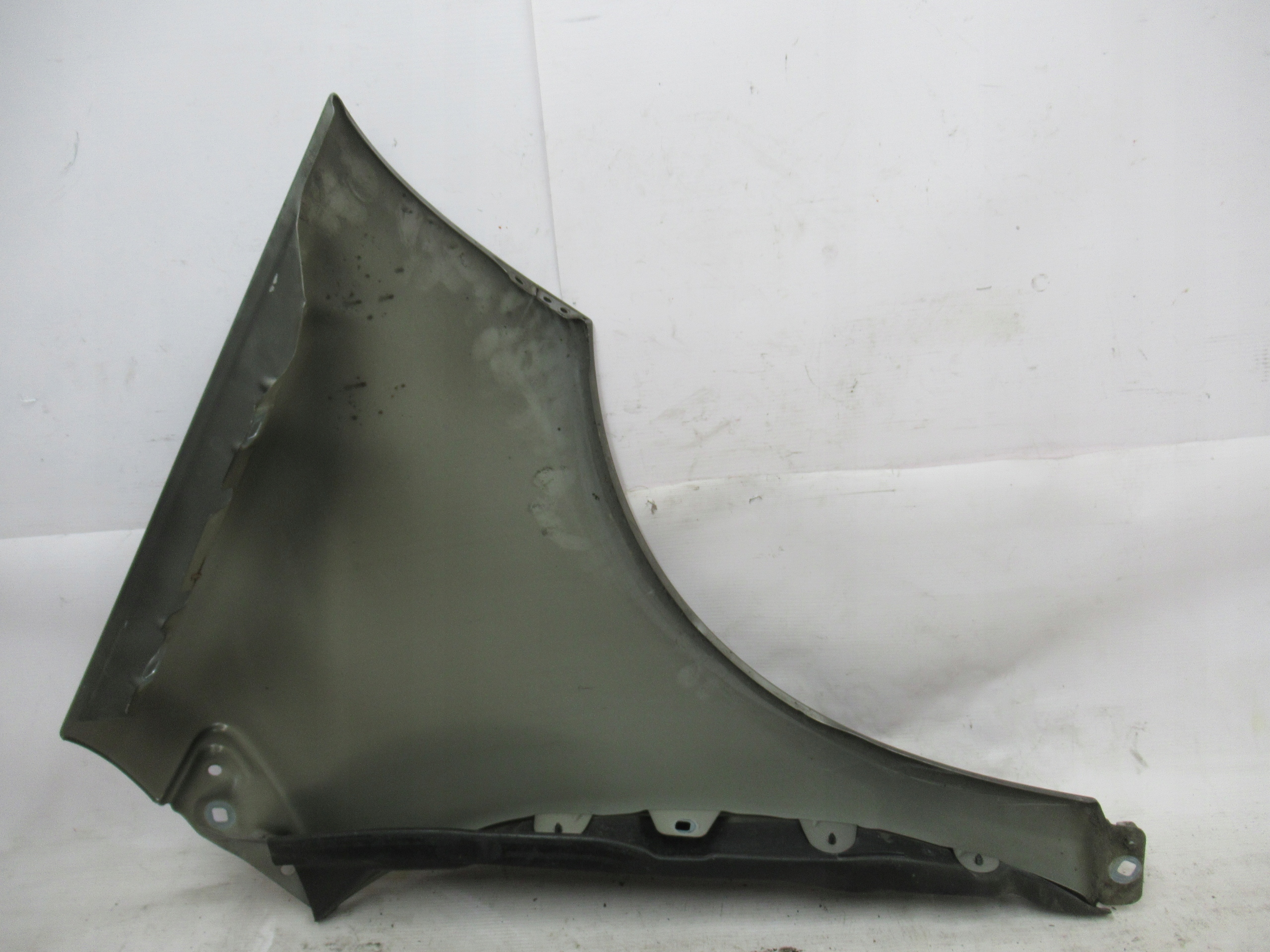 ĽAVÝ PREDNÝ BLATNÍK MERCEDES A KLASA W169