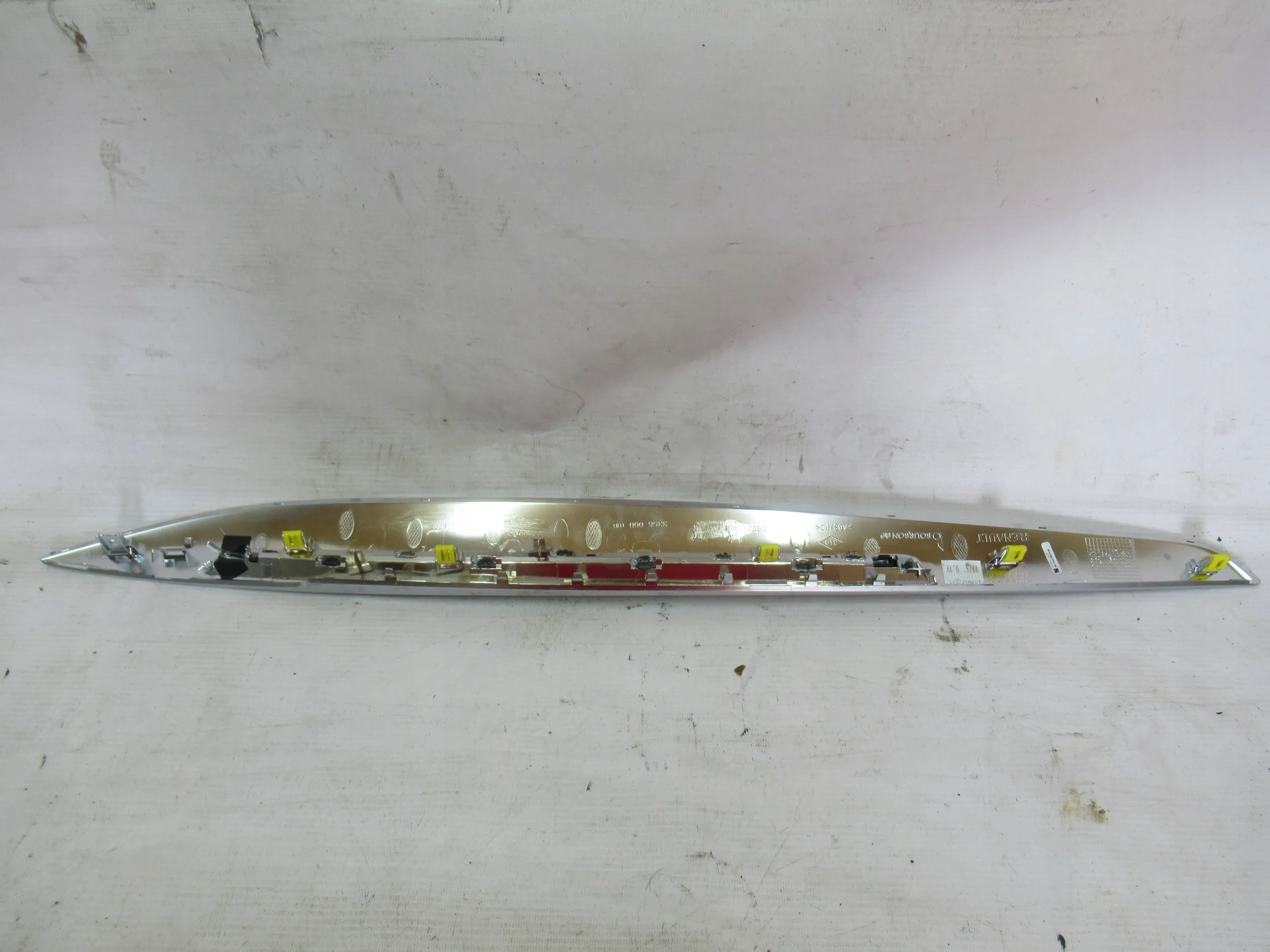 OKRASNÁ LIŠTA STREDOVÉHO TUNELA RENAULT MEGANE IV