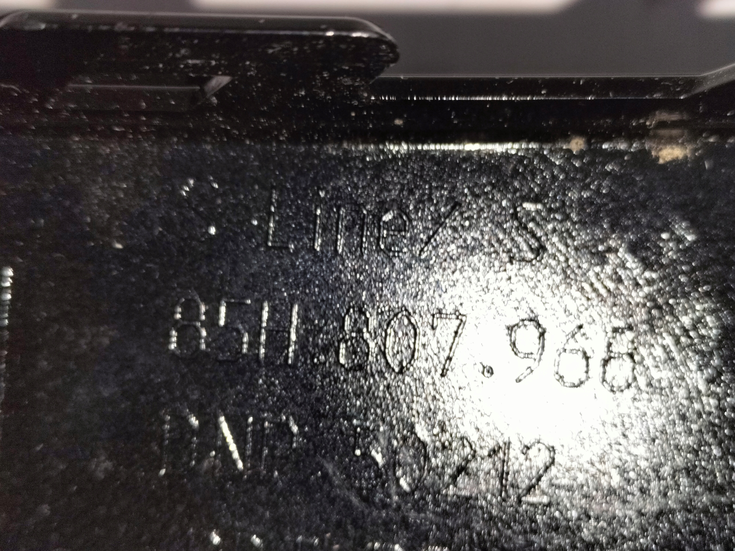 MRIEŽKA LIŠTA LISTA PREDNEHO NARAZNIKA SVETLOa AUDI Q6 85H E-TRON 24- S-LINE