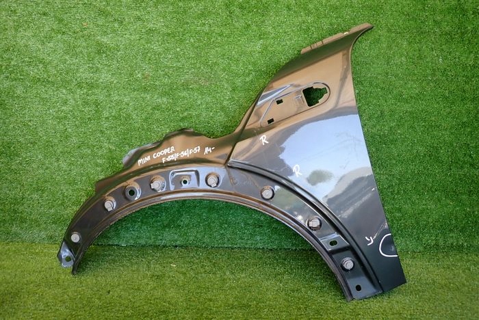 MINI R55 R56 R57 06- ĽAVÝ PREDNÝ BLATNÍK