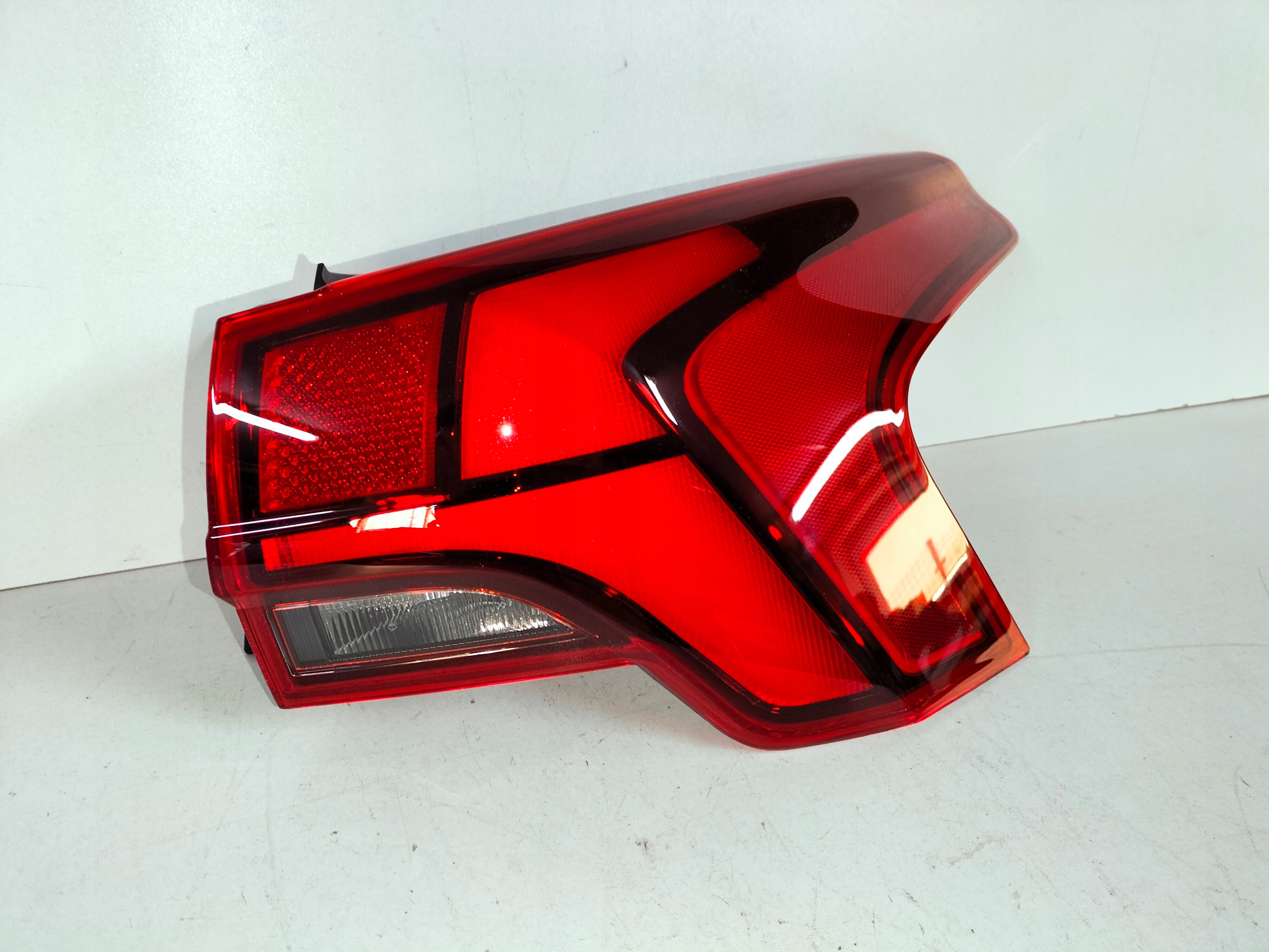 PRAVE ZADNE SVETLO HYUNDAI SANTA FE IV LIFT 21-