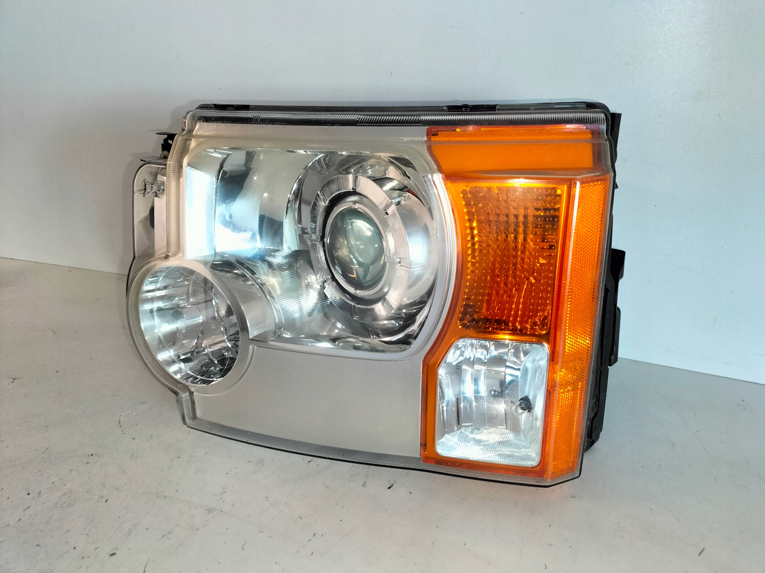 LAVE PREDNE SVETLO LAND ROVER DISCOVERY III 04-09 BI-XENON