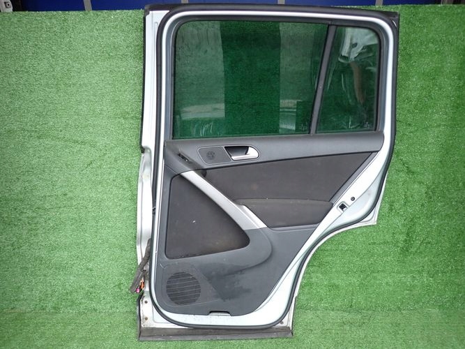 VW TIGUAN I 08-15 PRAVE ZADNE DVERE