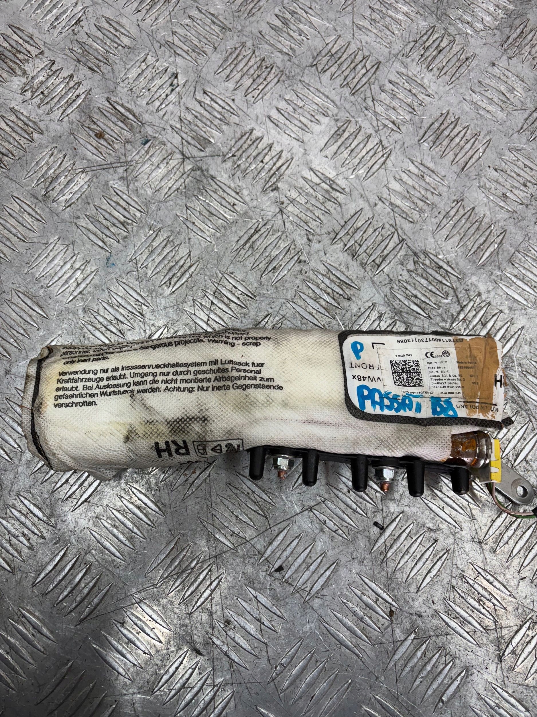 AIRBAG PRAVEJ PREDNEJ SEDACKY VW PASSAT  B8 3G0880242E