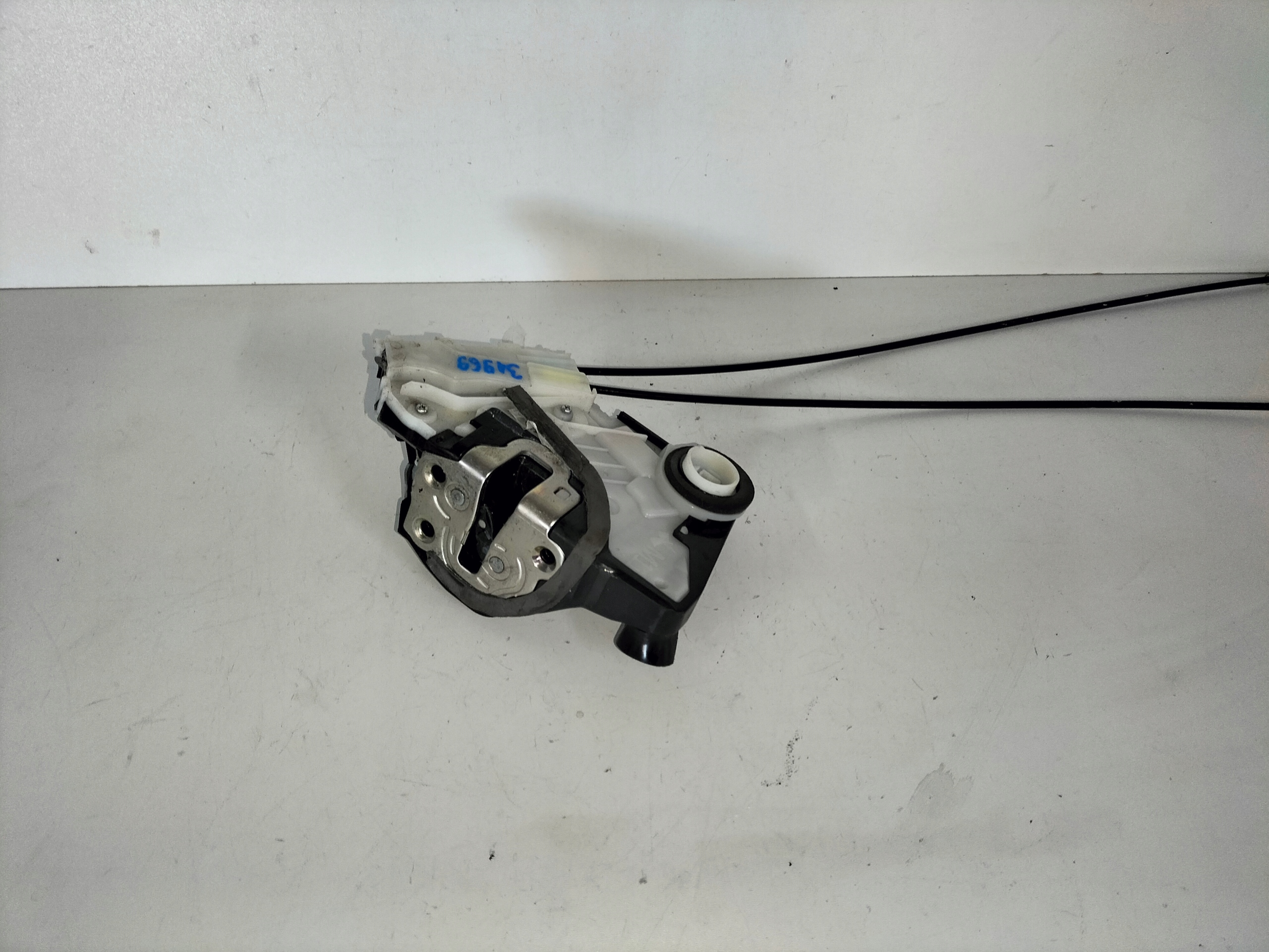 ZÁMOK PRAVÝCH PREDNÝCH DVERÍ TOYOTA YARIS III 11-