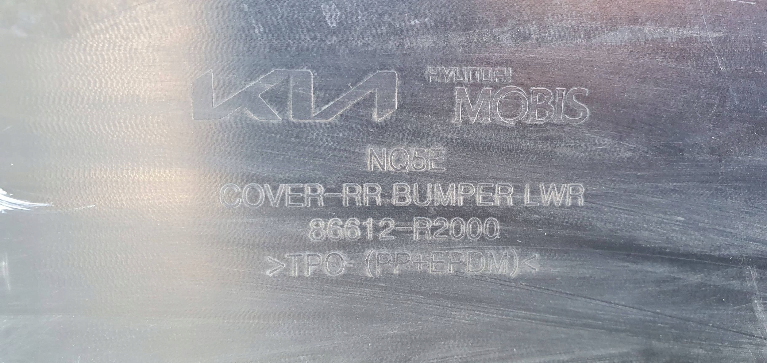 KIA Sorento V 5 SPOJLER 86612-R2000 ZADNÝ NÁRAZNÍK