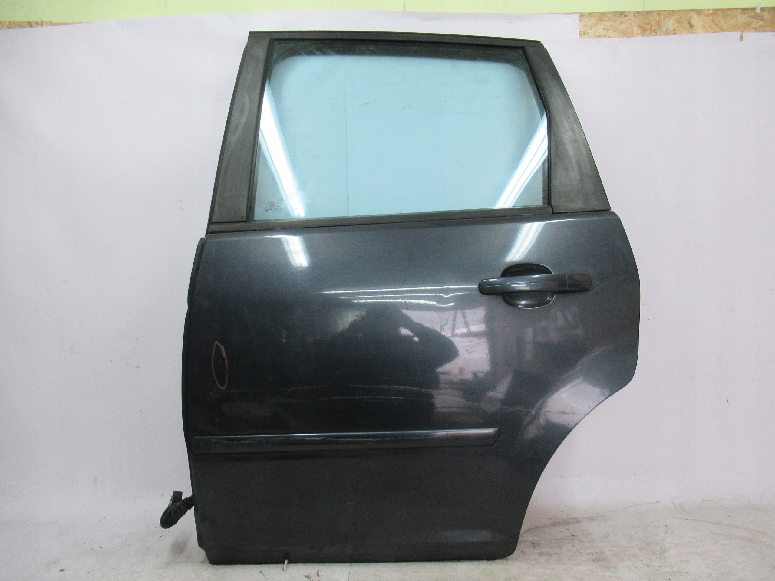 ĽAVÉ ZADNÉ DVERE FORD C-MAX MK1