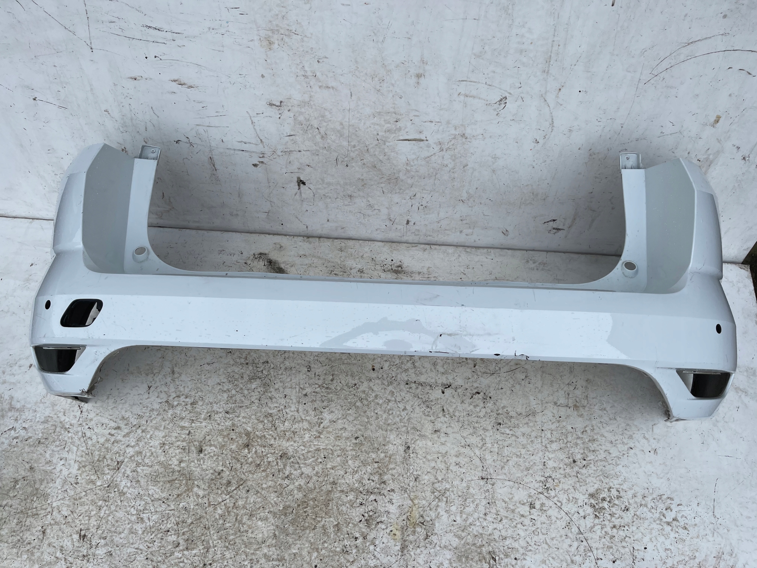 ZADNÝ NÁRAZNÍK Renault Megane 4 IV kombi