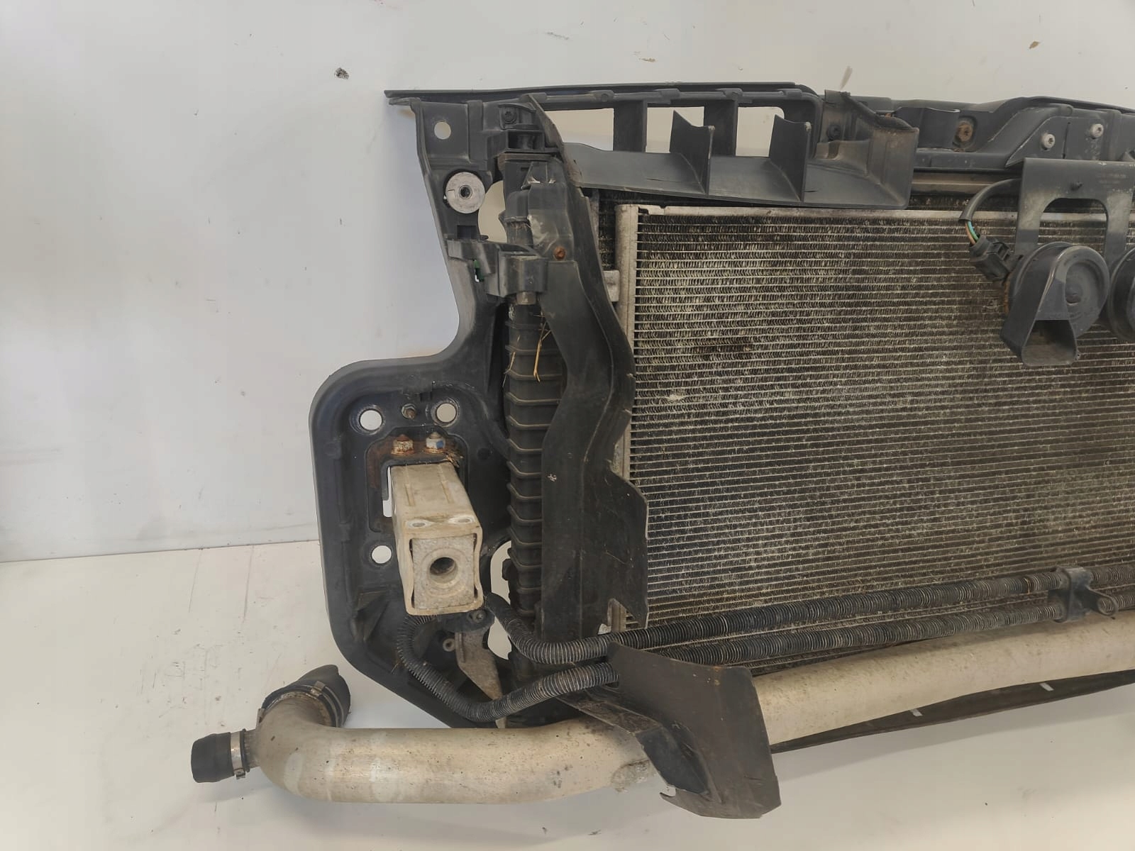 Audi a6 c6 04-10 2.0 tdi PREDNE CELO CHLADICE VENTILÁTOR