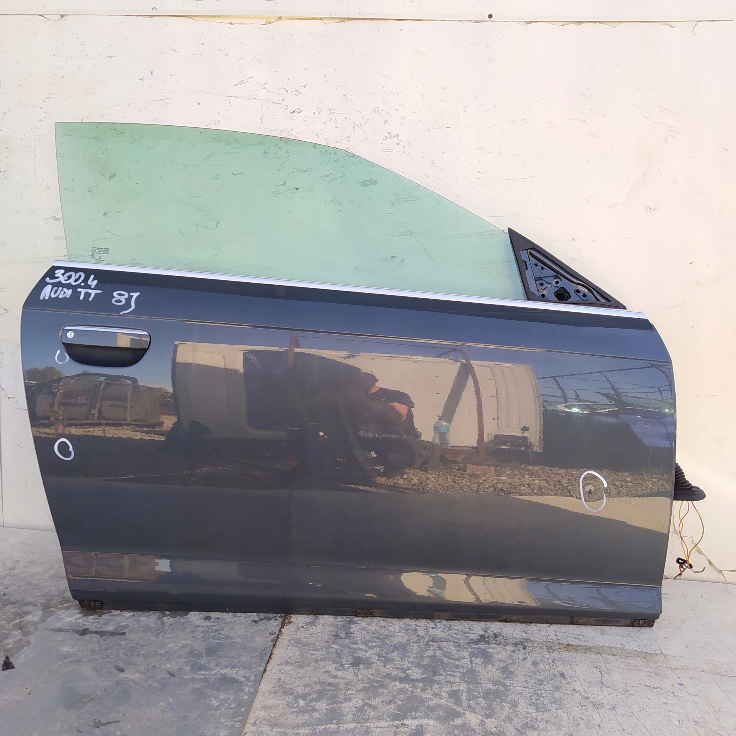 AUDI A3 8P CABRIO PRAVE PREDNE DVERE